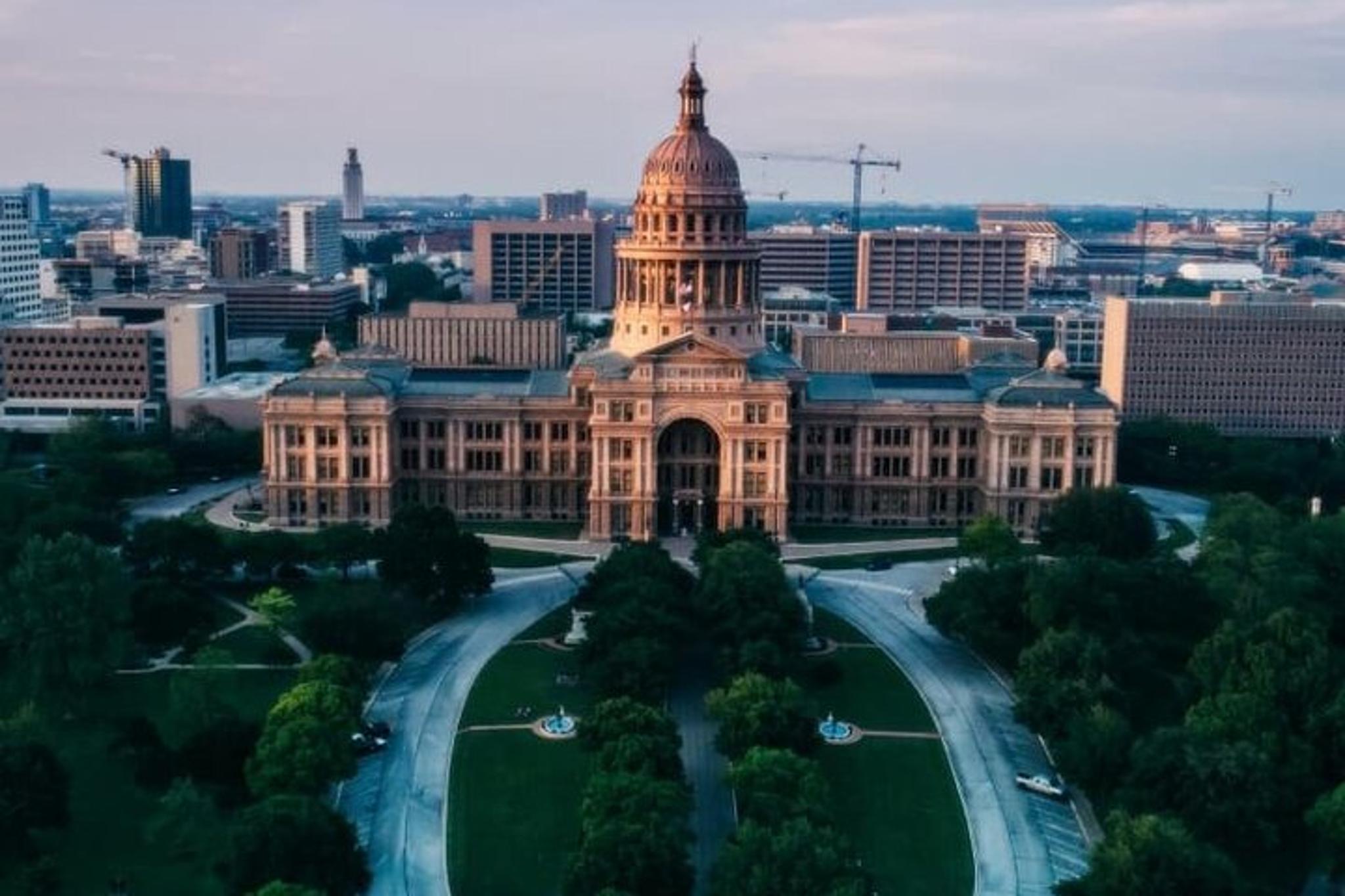 Austin Highlights Tour with Texas Capitol and Food Stop - Image 5