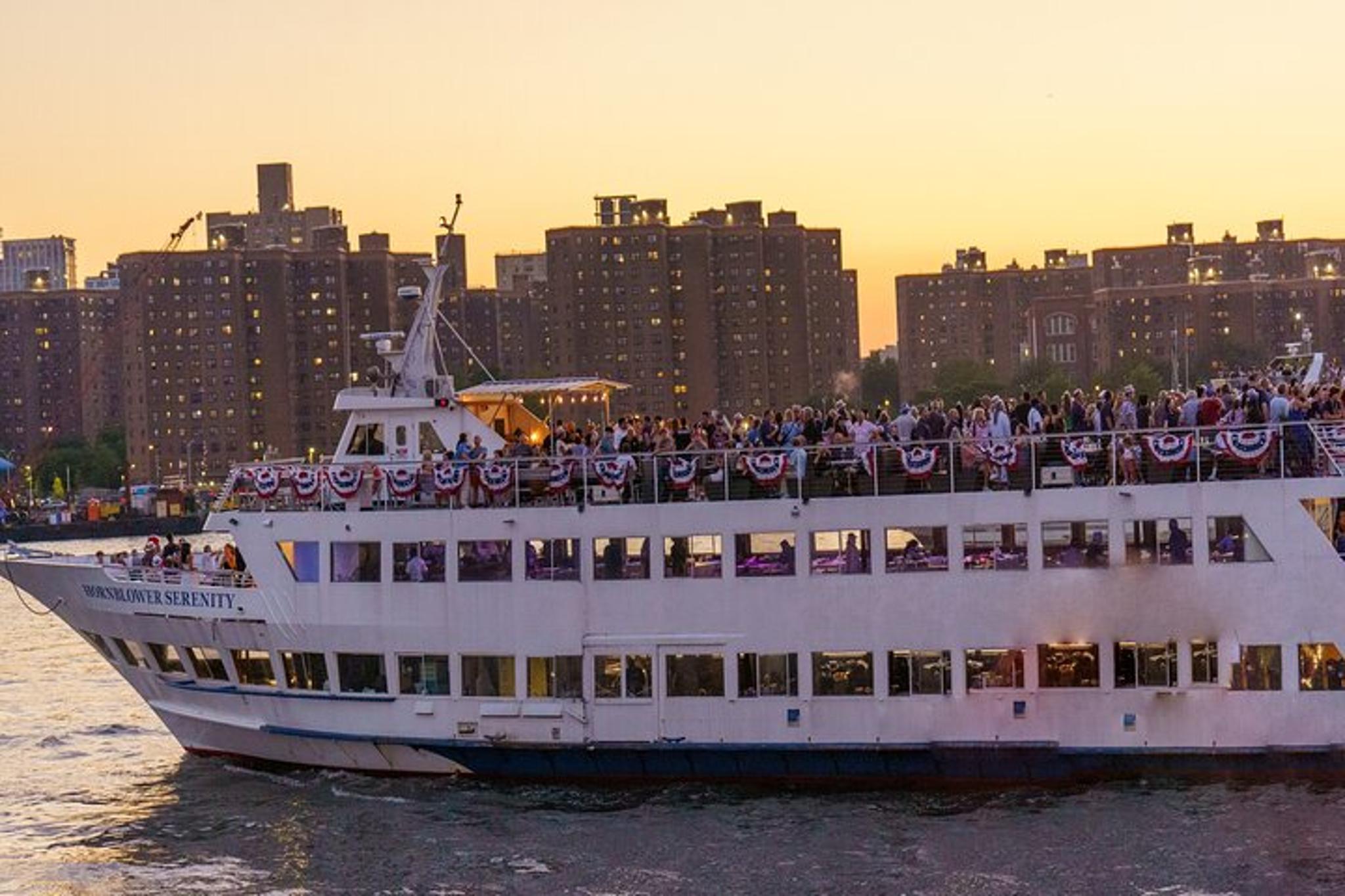 New York City 4th of July Fireworks Yacht Cruise - Image 5