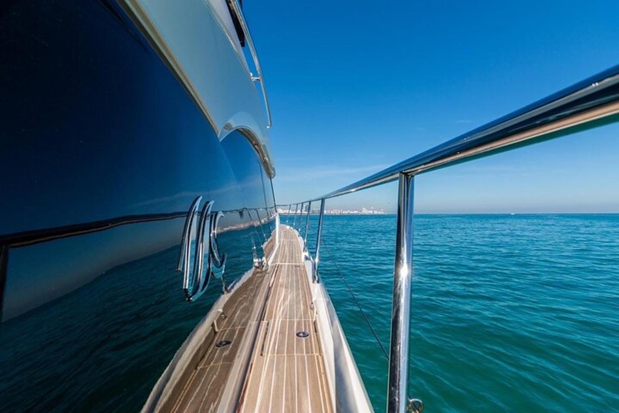 Miami Beach Yacht Tour with Captain Beneteau MC6 Fly - Image 5