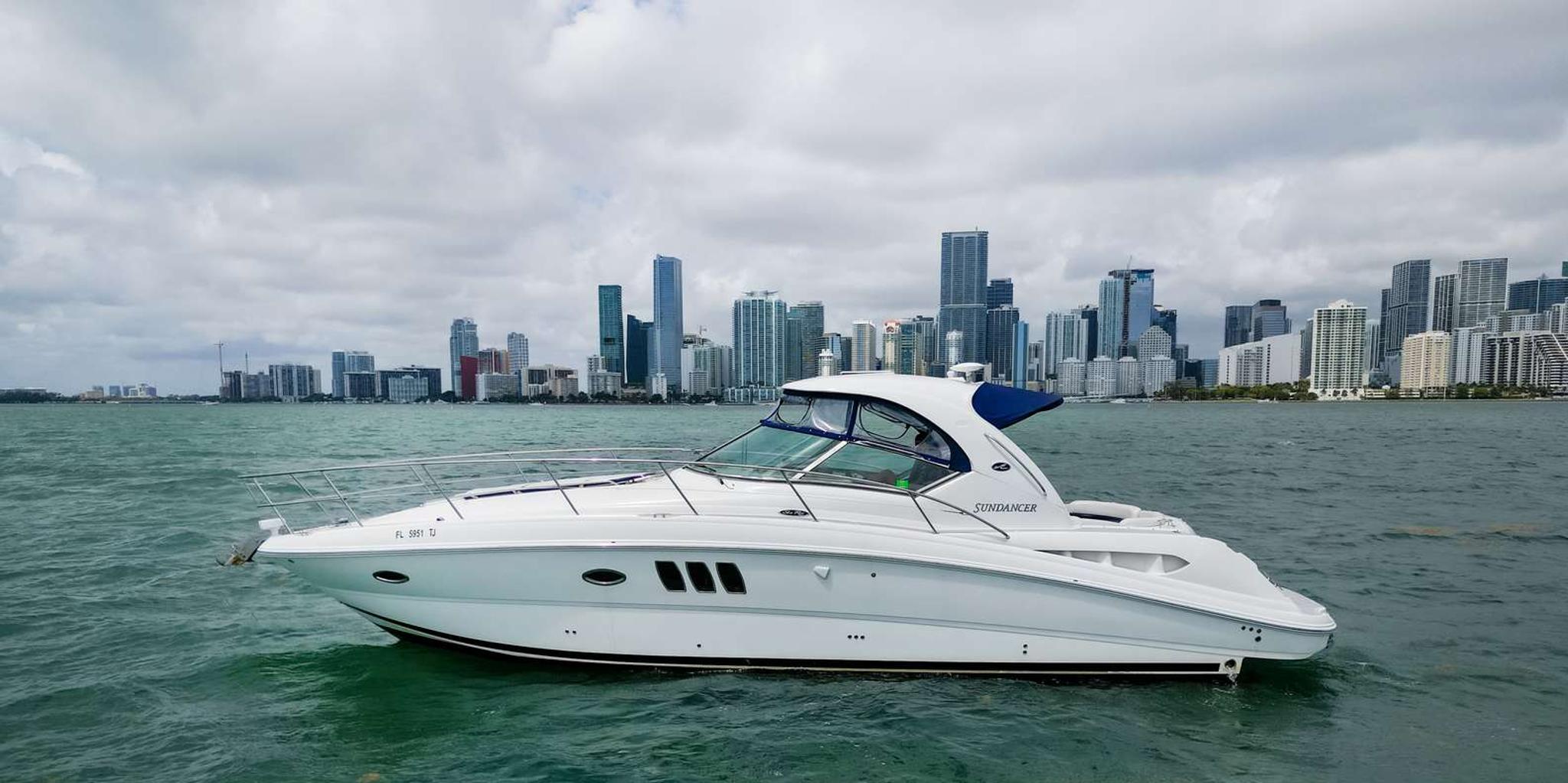Miami Private Yacht Cruise with Champagne 2 hr - Image 6