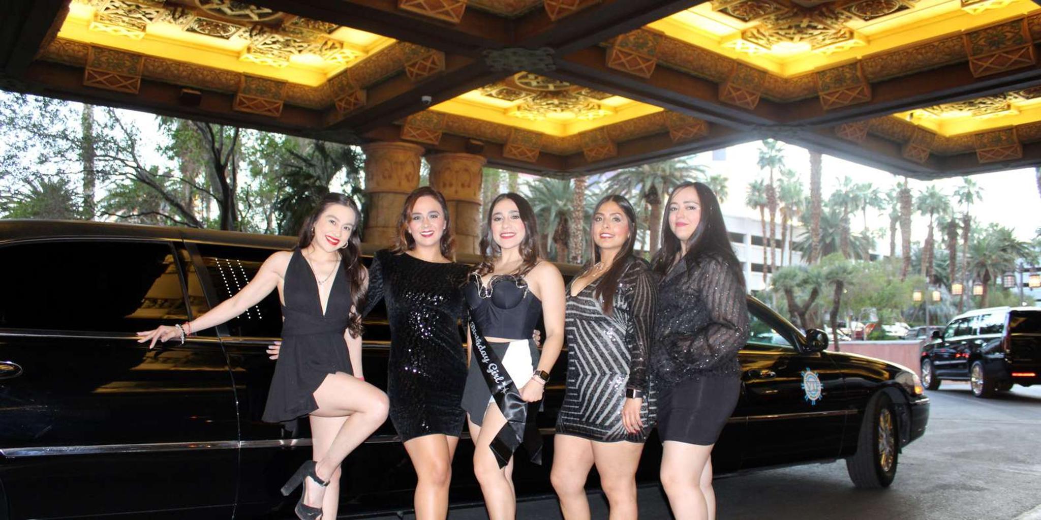 Las Vegas Limo Tour with Champagne - Image 2