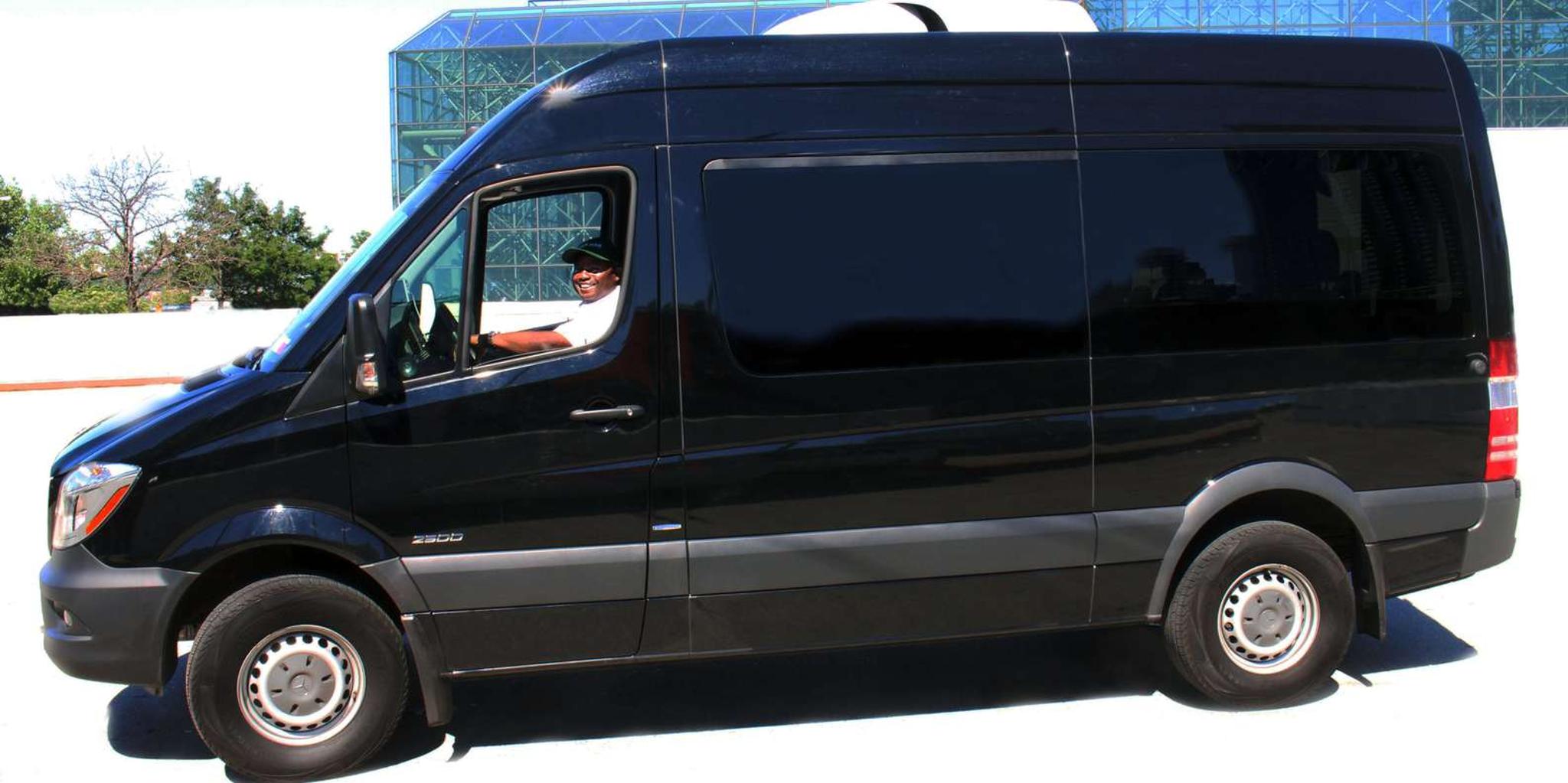 New York City Shared Transfer to/from LaGuardia Airport - Image 4