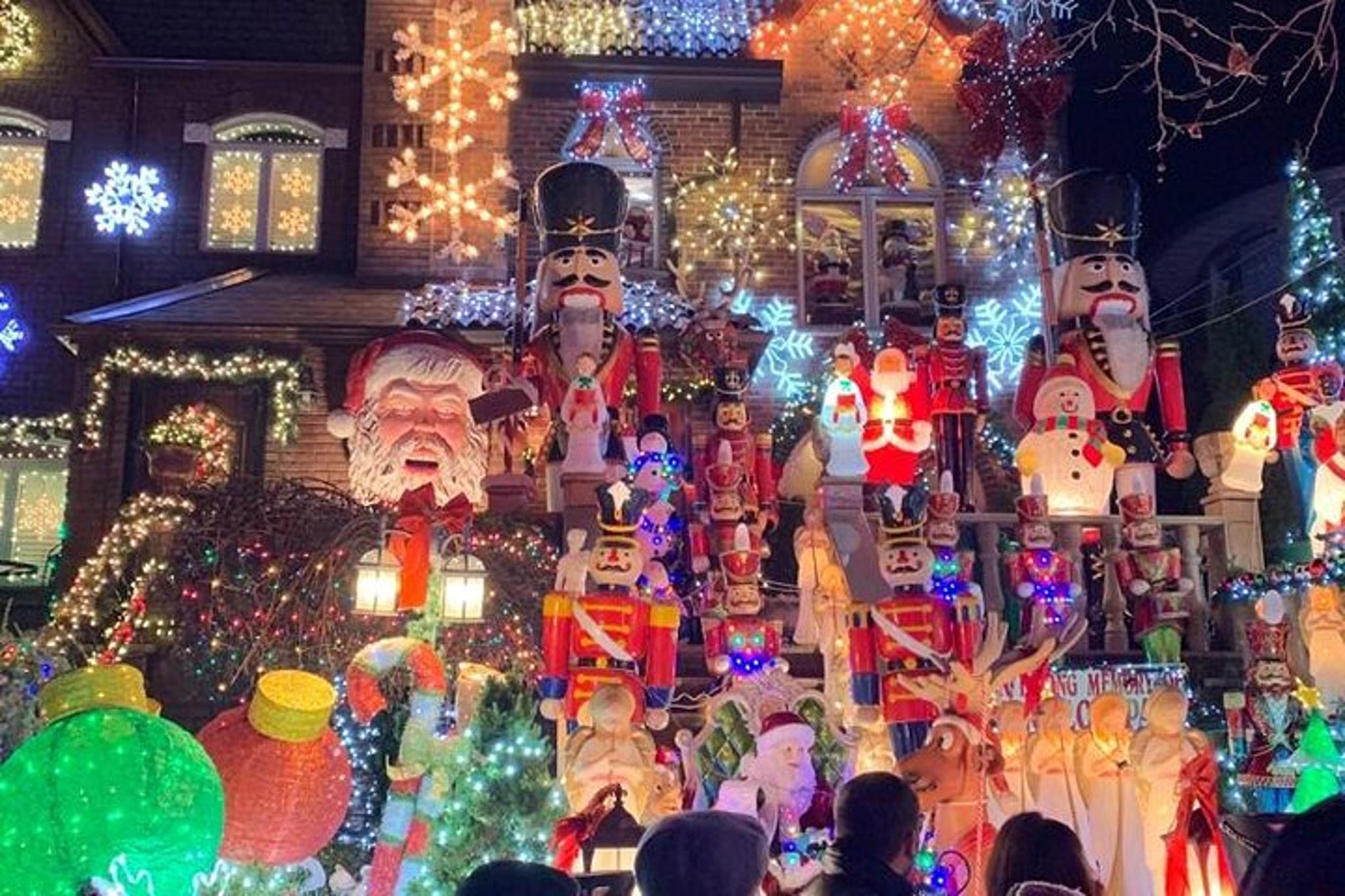 New York Dyker Heights Christmas Lights Tour - Image 5