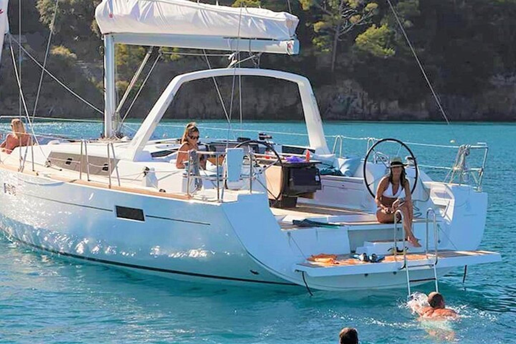 Waikiki Fireworks Sail - Image 2