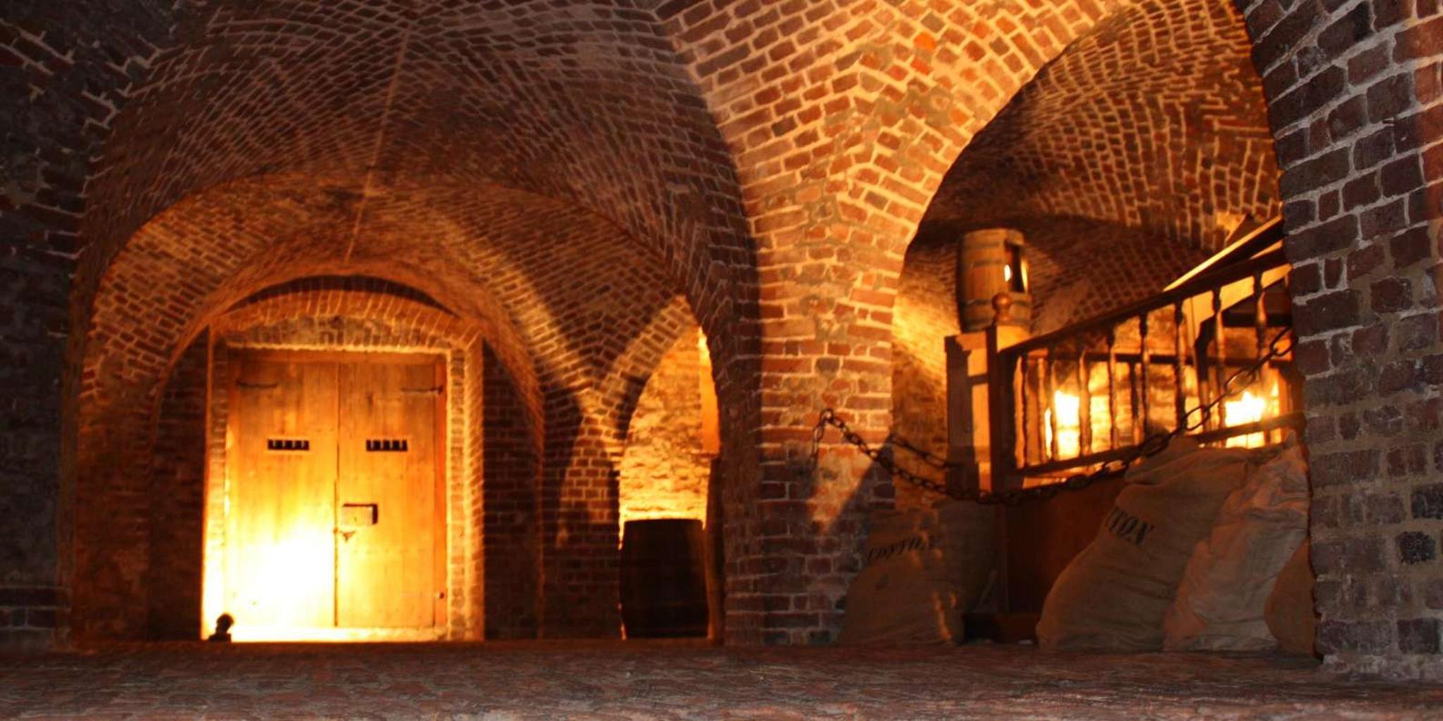 Charleston Ghost and Dungeon Walking Tour - Image 4