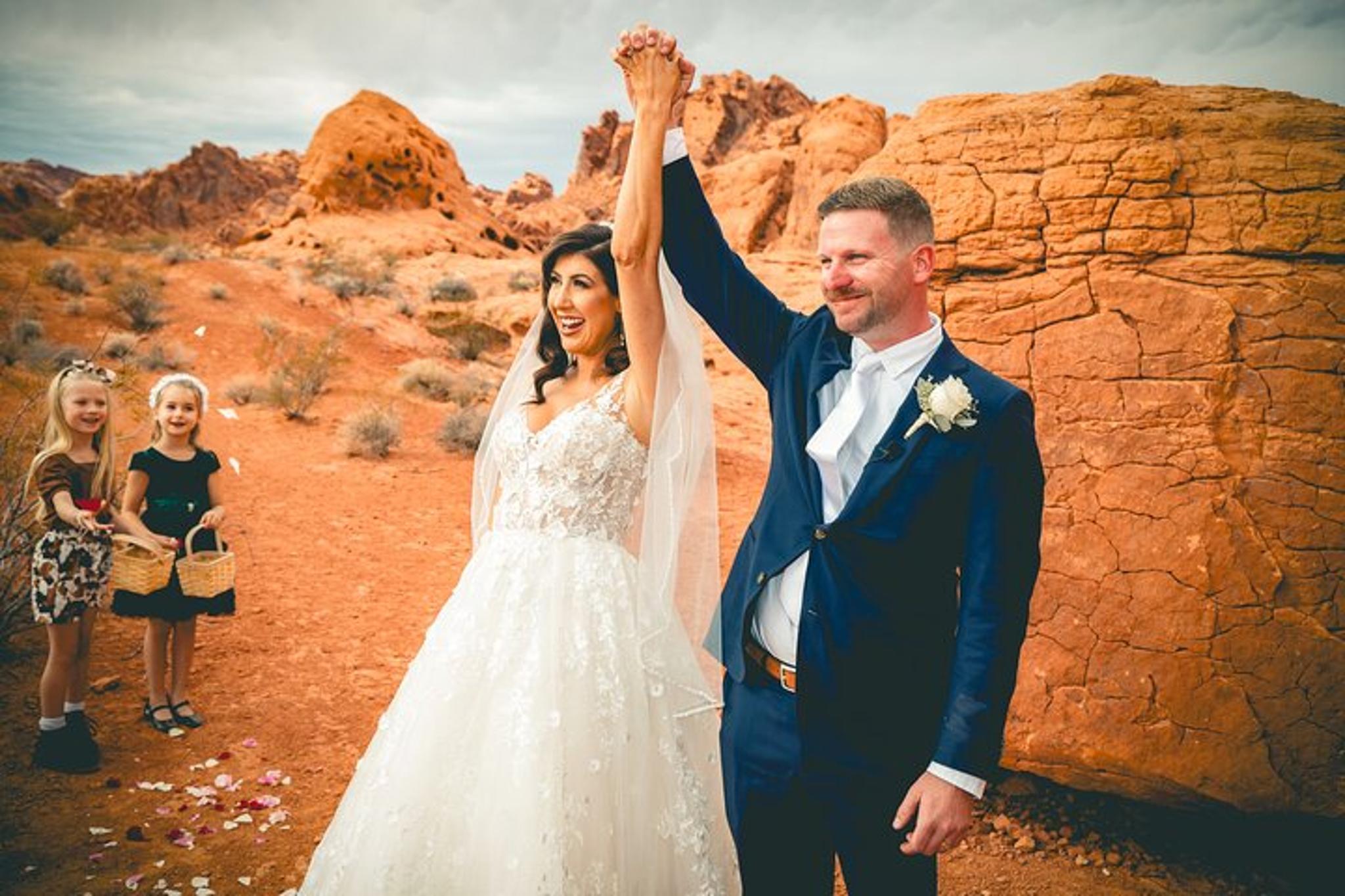 Las Vegas Valley of Fire Wedding Ceremony - Image 5