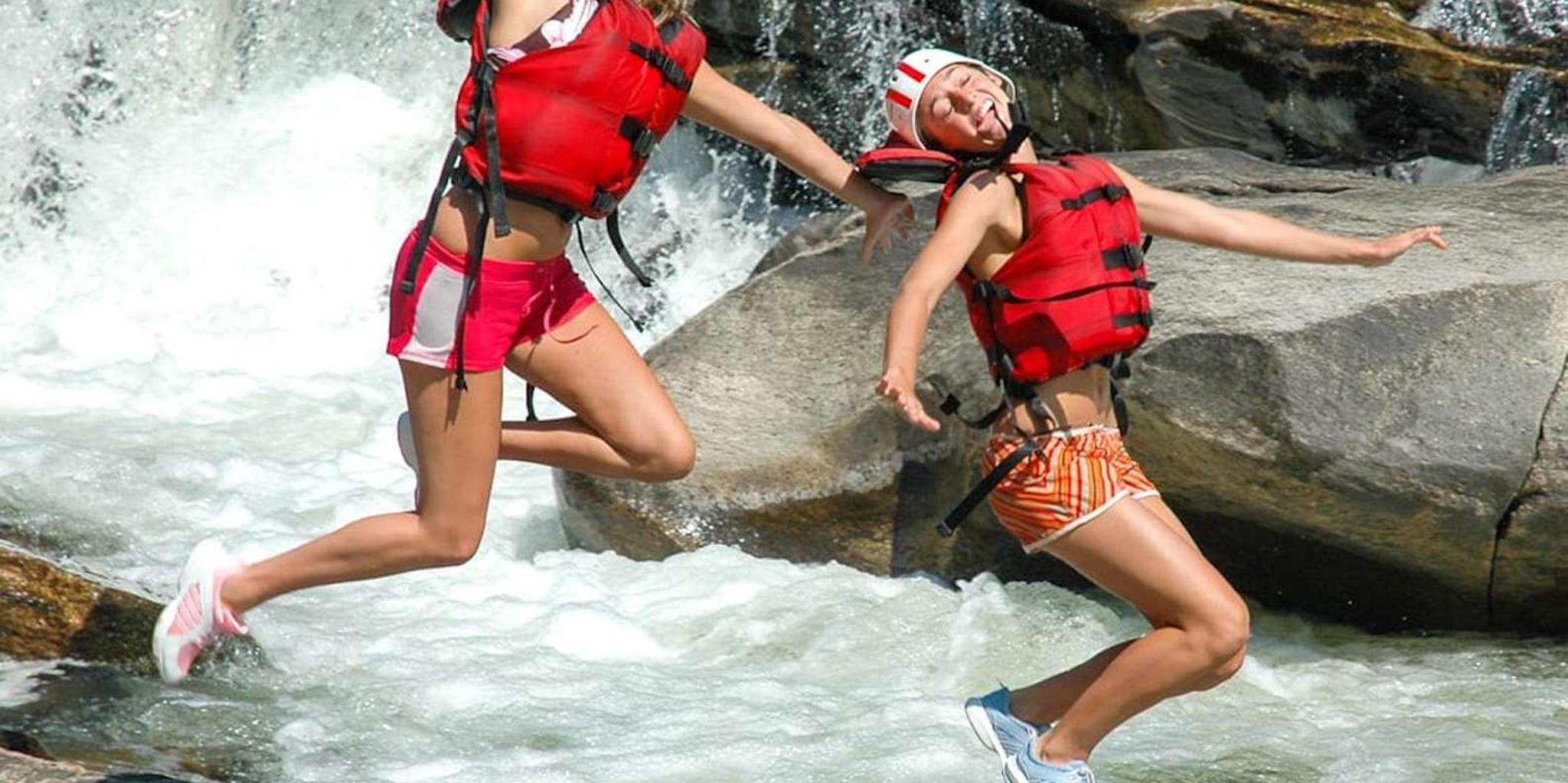 Clayton Chattooga River Rafting on Class III Rapids - Image 5