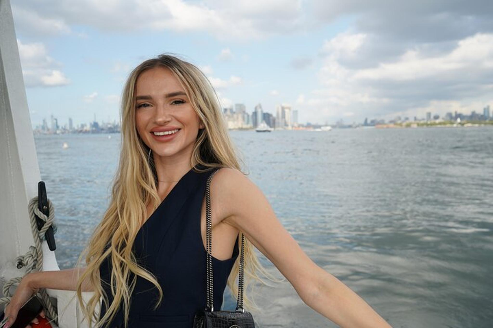 New York City Fireworks Cruise with Open Bar 4.5 hr - Image 2