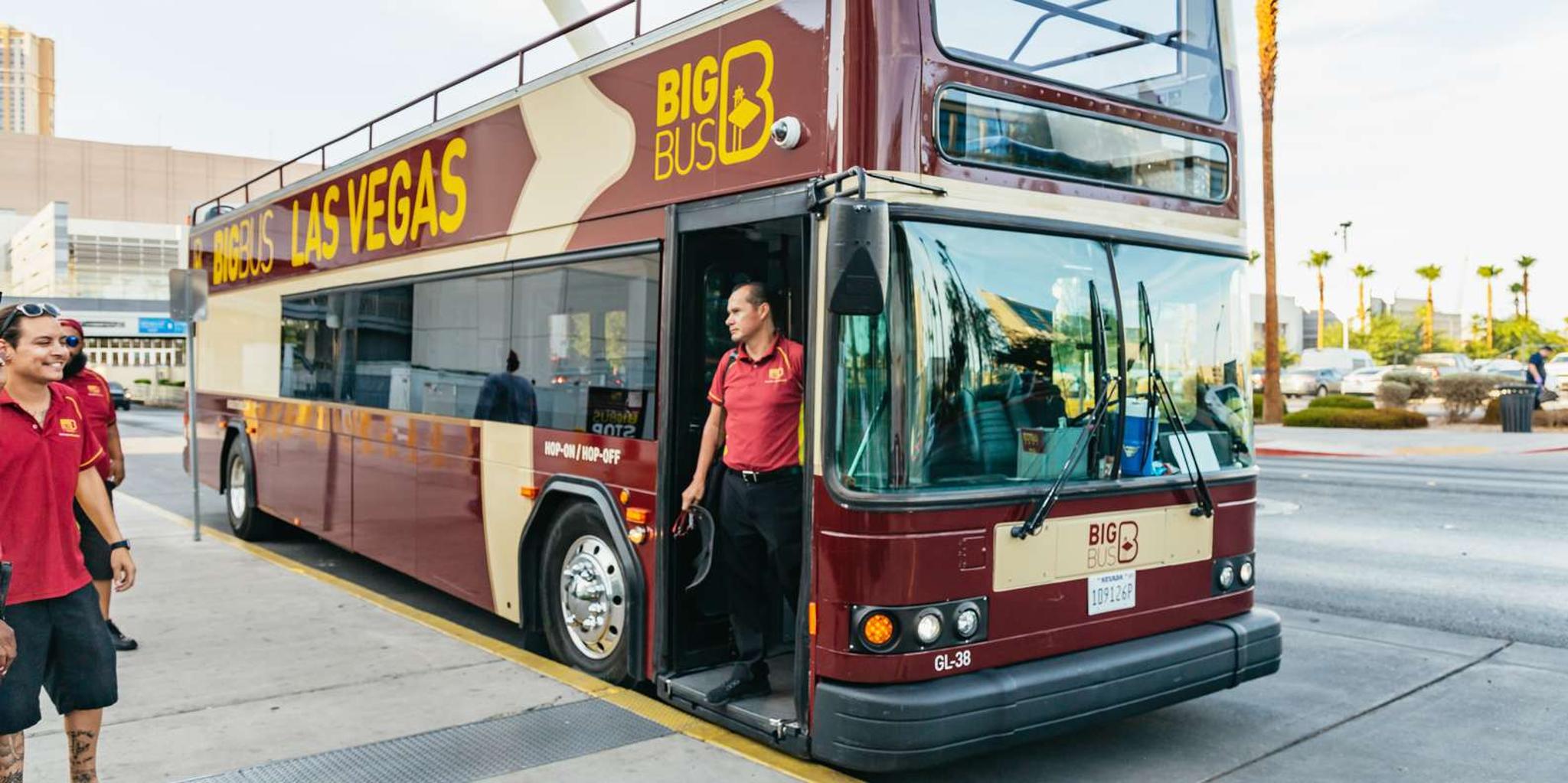 Las Vegas Night Sightseeing Tour by Open-Top Bus - Image 4