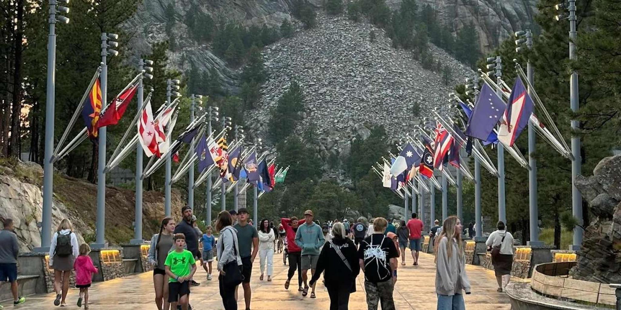 Rapid City Black Hills Monument Tour 8 hr