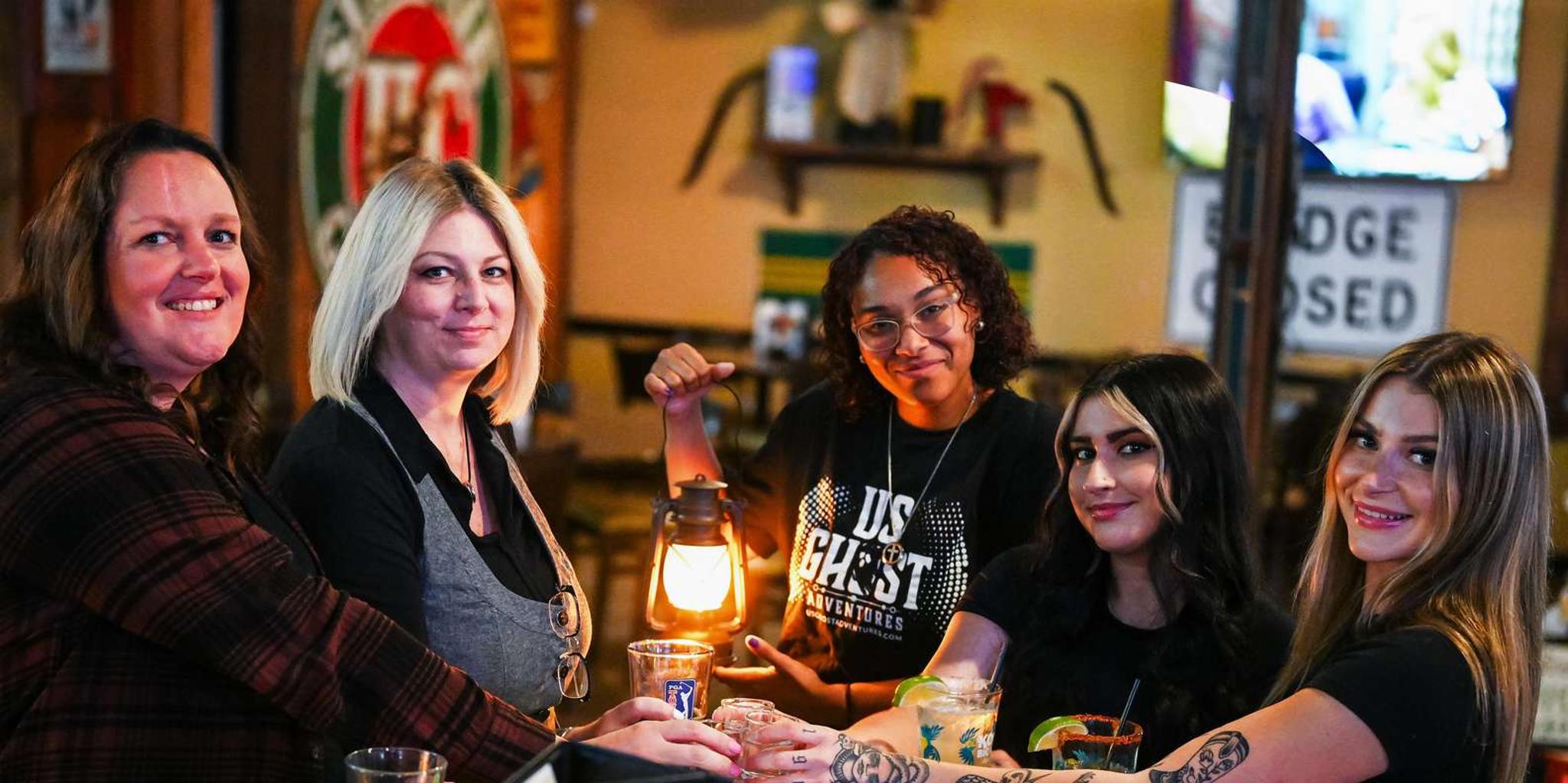 San Francisco Ghosts and Booze Haunted Pub Crawl 2 hr