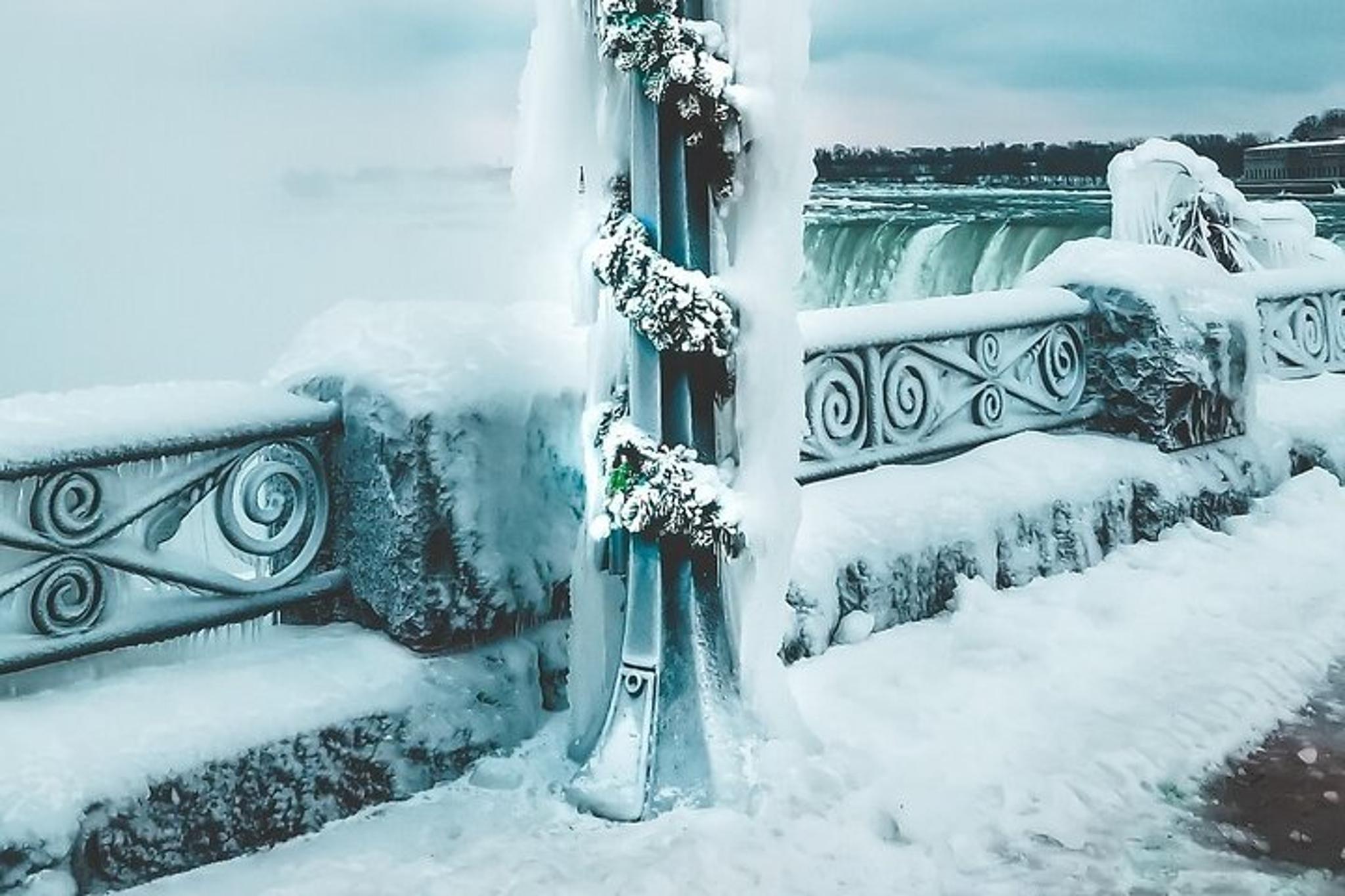 Niagara Falls Night Illumination Tour - Image 2