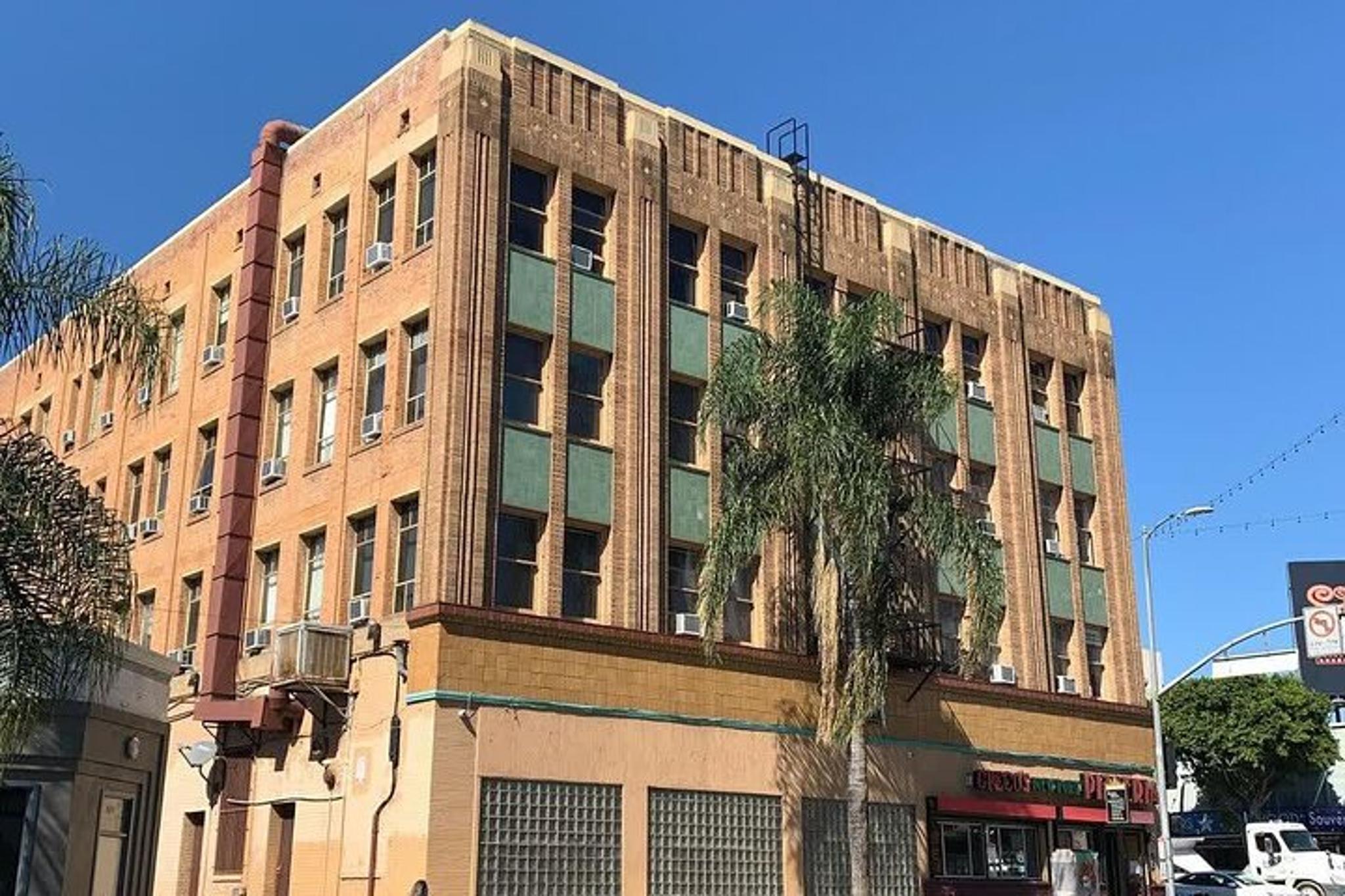 Santa Monica Private Tour with Restaurant and Bar Stops - Image 2