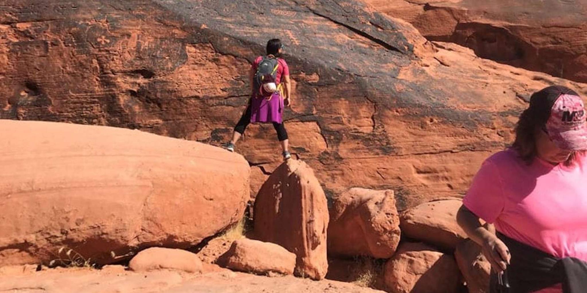 Las Vegas Valley of Fire Hiking Tour - Image 4