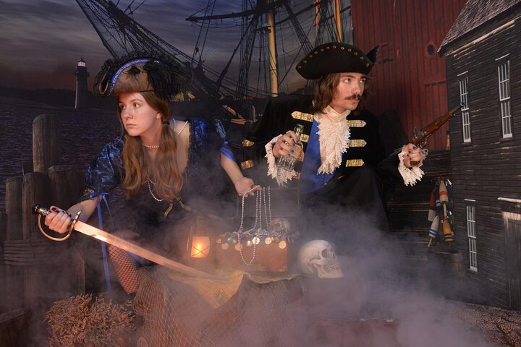 Salem Pirate Costume Photo Shoot 45 Min - Image 3