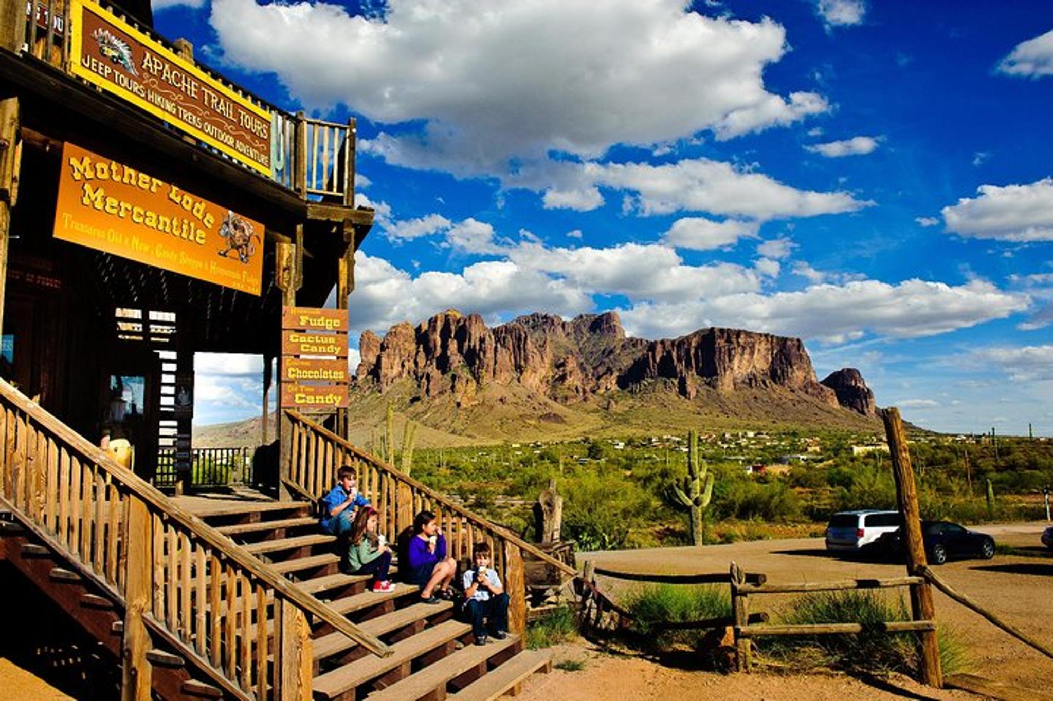 Phoenix Apache Trail and Dolly Steamboat Tour