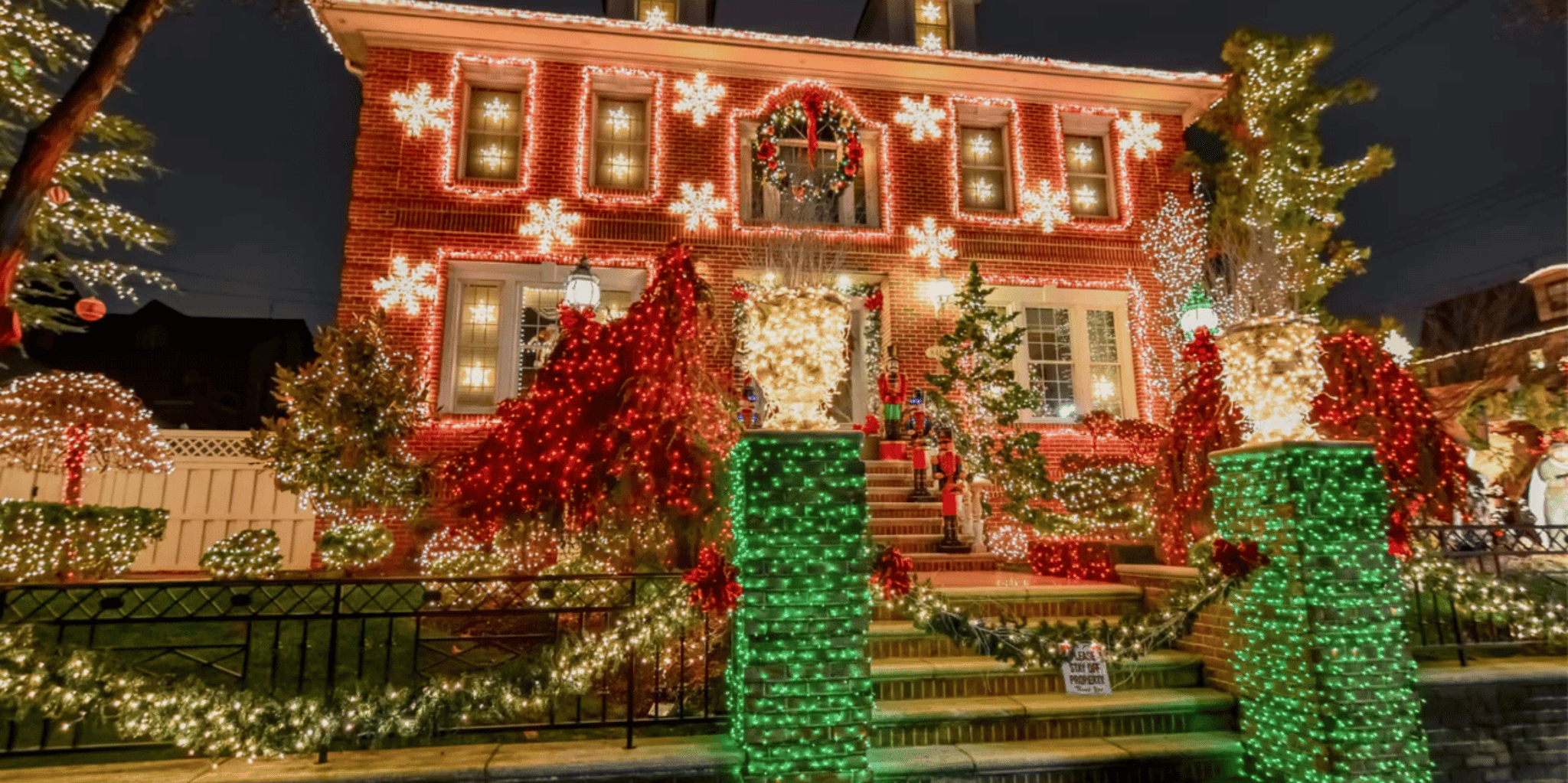 New York City Dyker Heights Christmas Lights Tour - Image 5