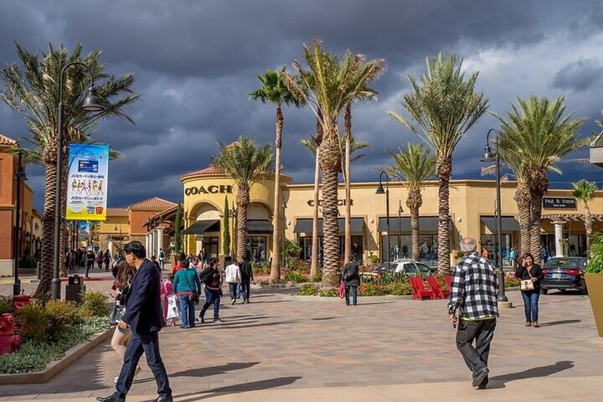 Palm Springs Shopping Tour to Desert Hills Outlets - Image 3