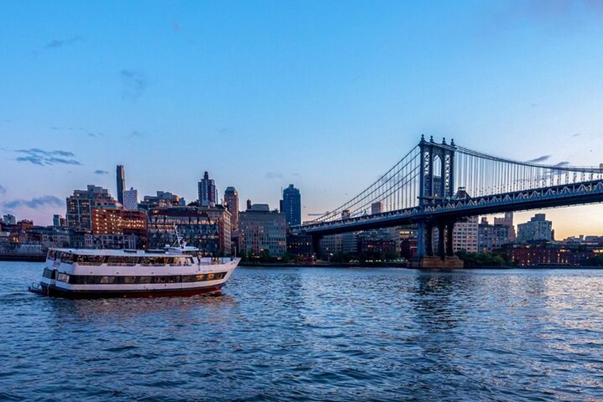 New York City Skyline Dinner Cruise - Image 3