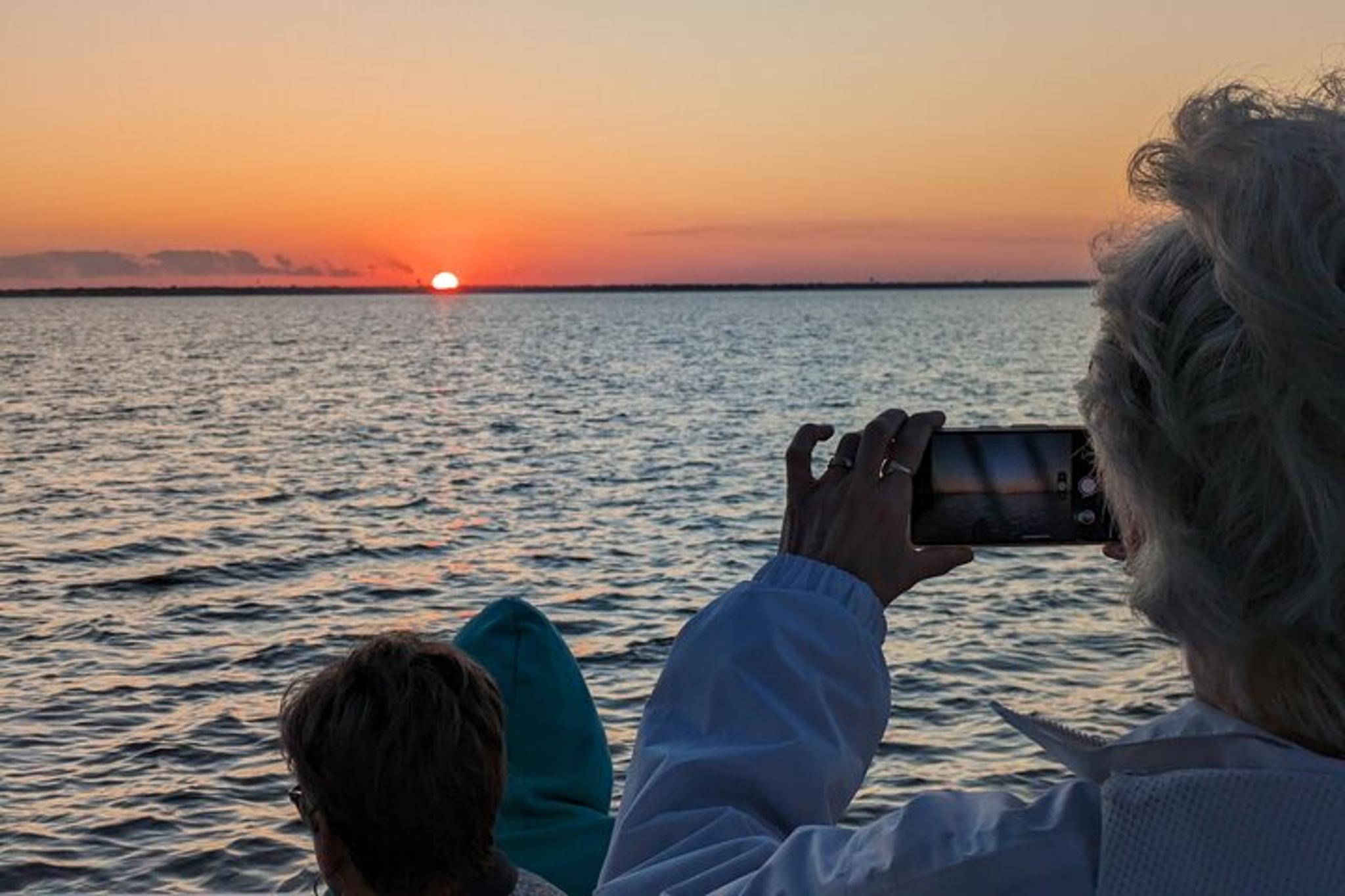Destin Harbor Bay & Dolphin Cruise at Sunset 90 min