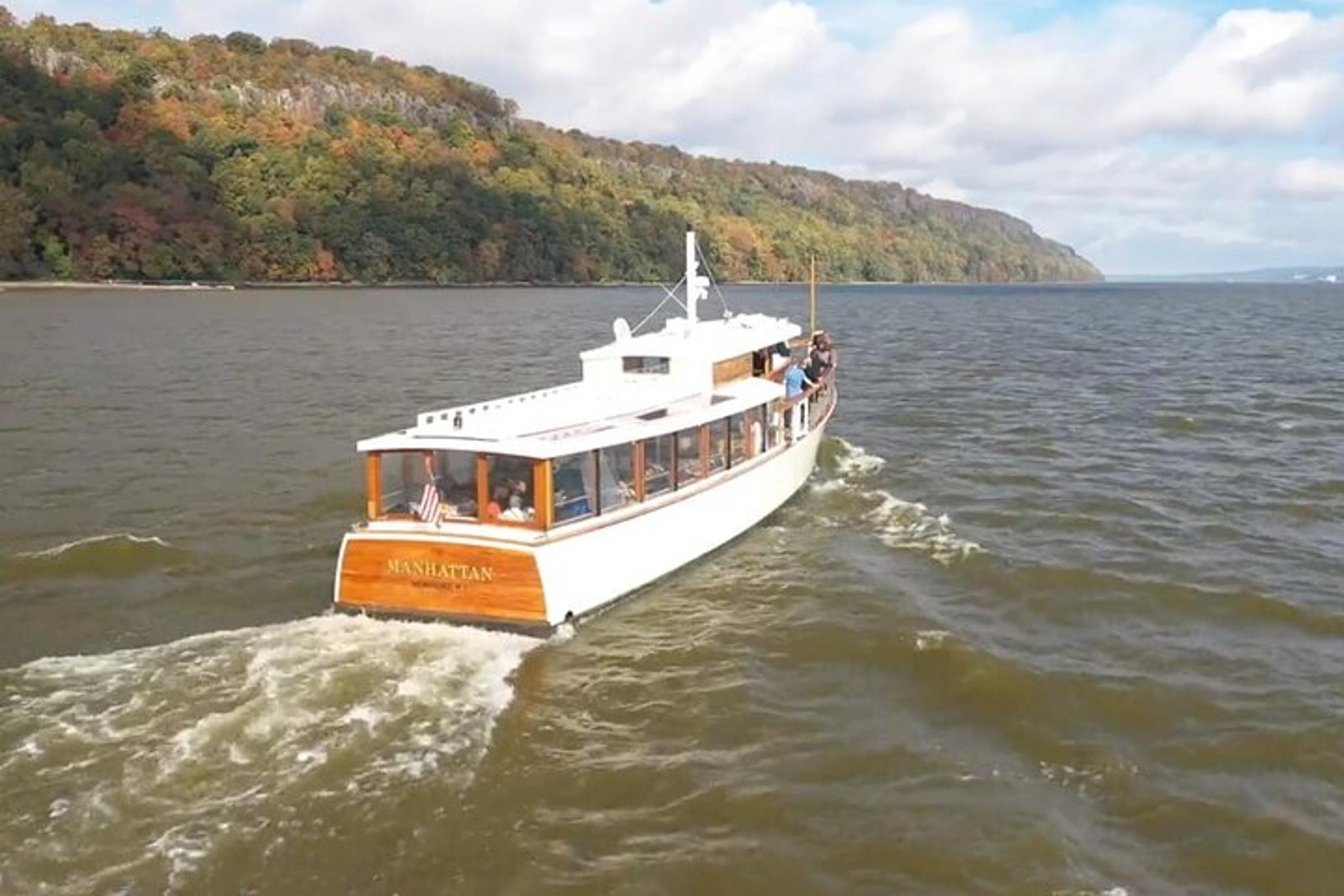 New York Fall Foliage Cruise with Lunch - Image 4