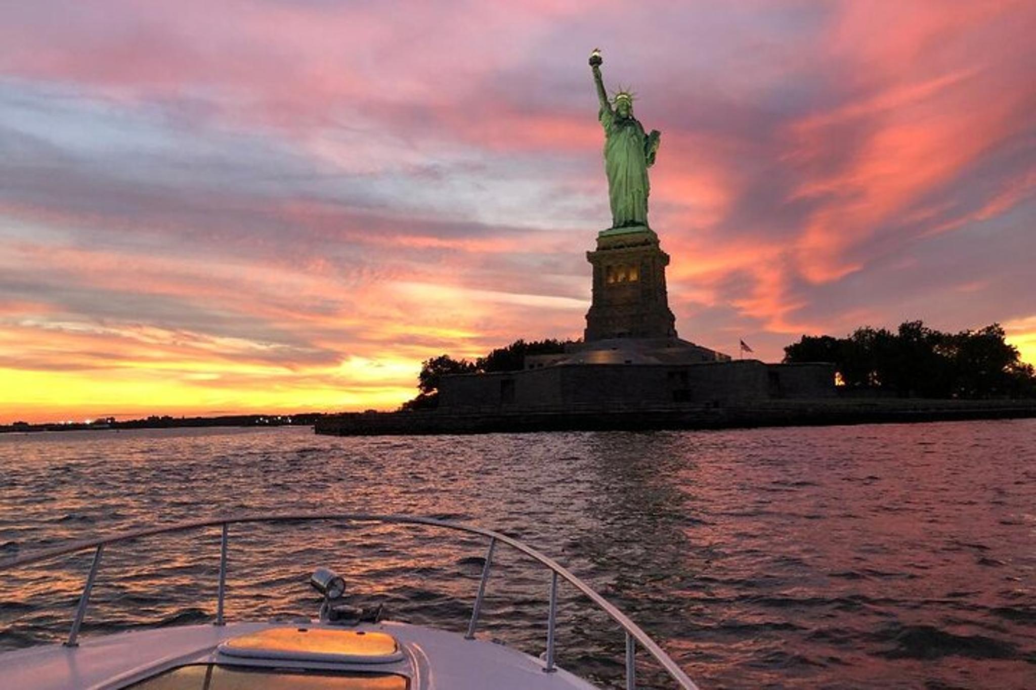 New York City Private Boat Tour 2 hr - Image 3