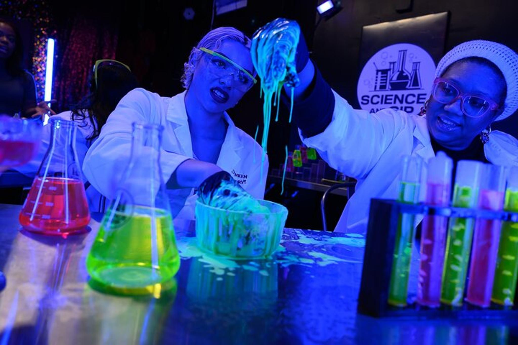Houston Science & Sip Experience with Live DJ - Image 6
