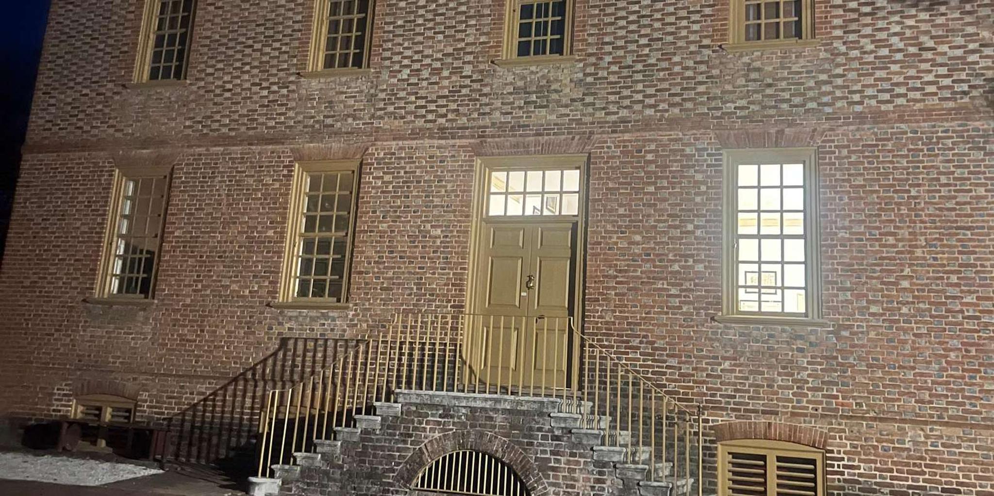 Williamsburg Night Ghost Tour with Paranormal Equipment - Image 5