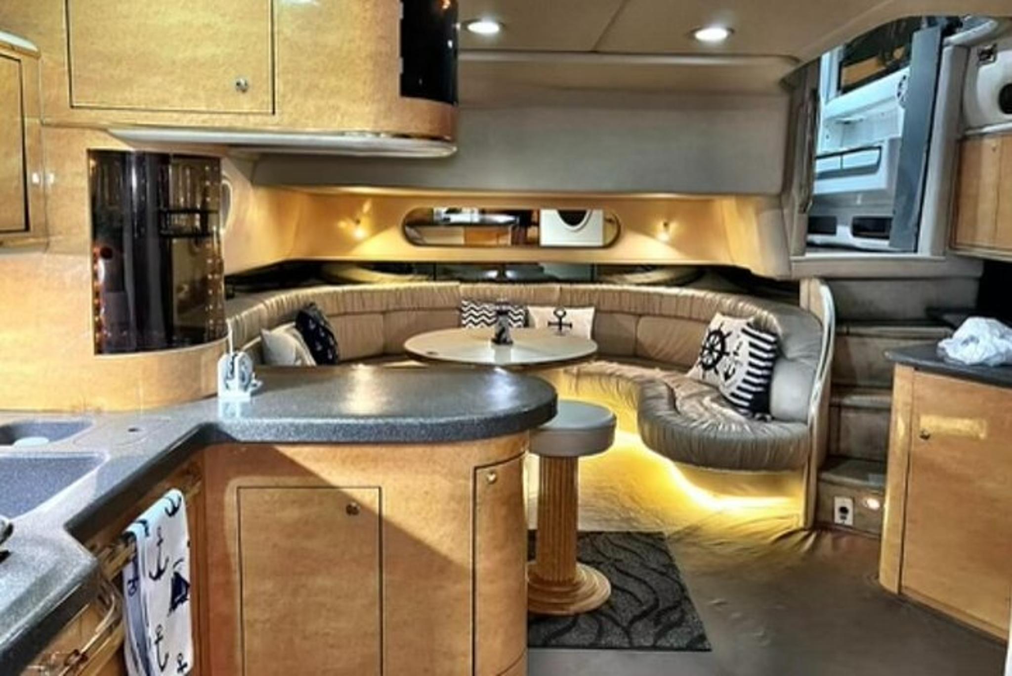 Miami Yacht Rental with Captain 4 hr - Image 4