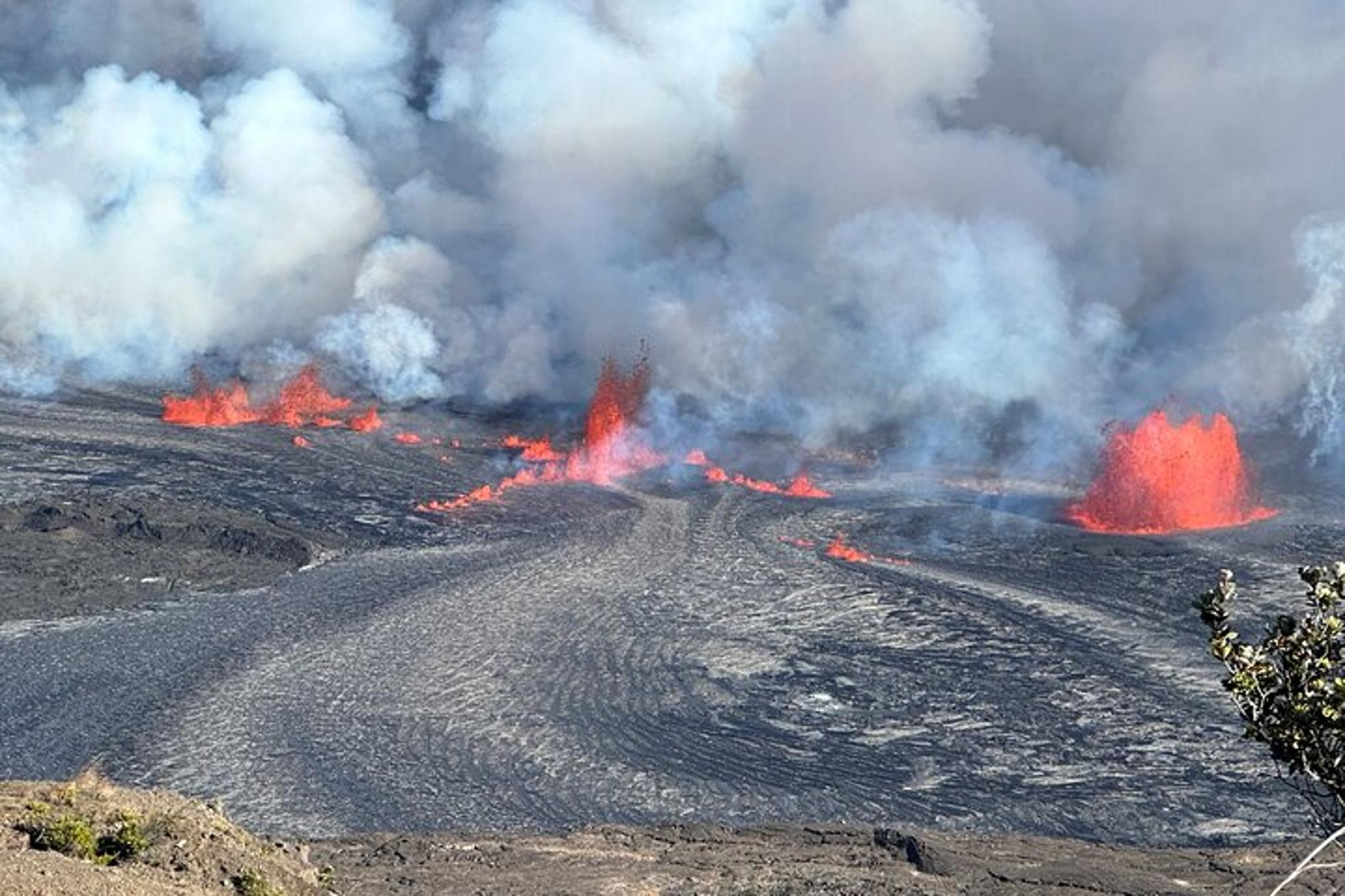 Kona Coast Volcanoes National Park Private Van Tour - Image 5