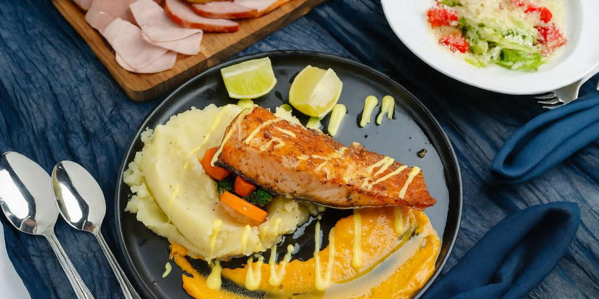 New York City Holiday Brunch Cruise on the Hudson - Image 4