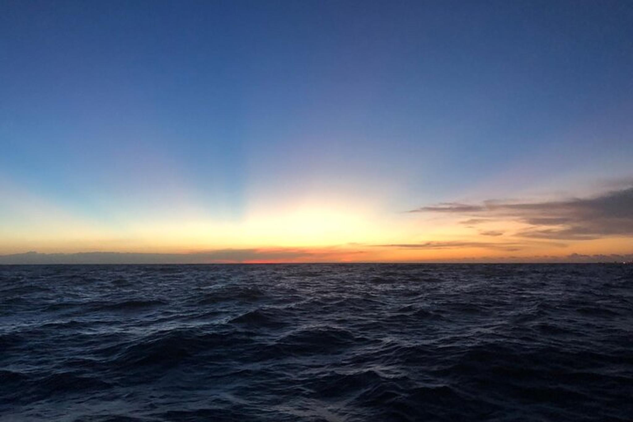 Waikiki Boat Cruise at Sunset 90 min - Image 4