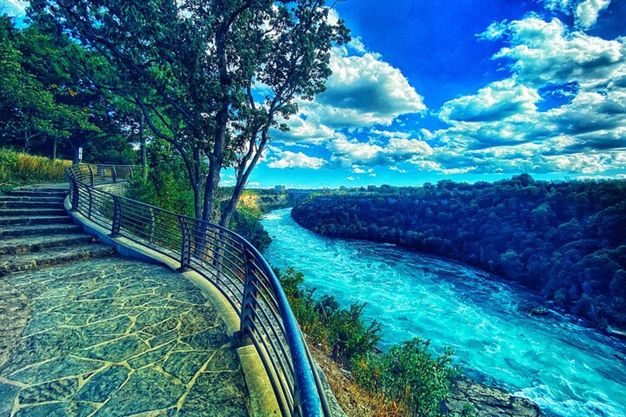 Niagara Falls Whirlpool Hiking and Dining Tour - Image 1