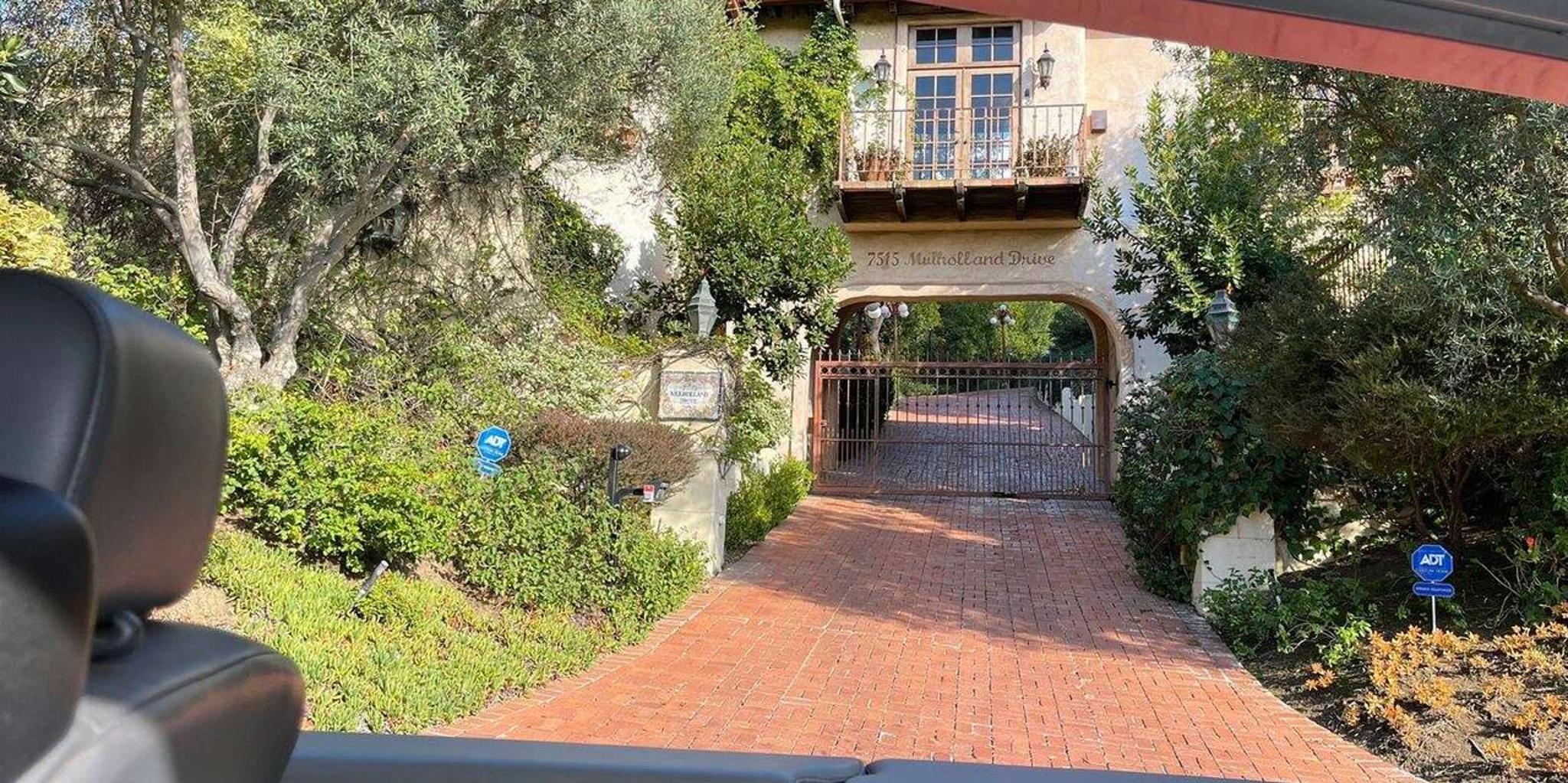 Los Angeles Celebrity Homes and Movie Scenes Bus Tour - Image 2