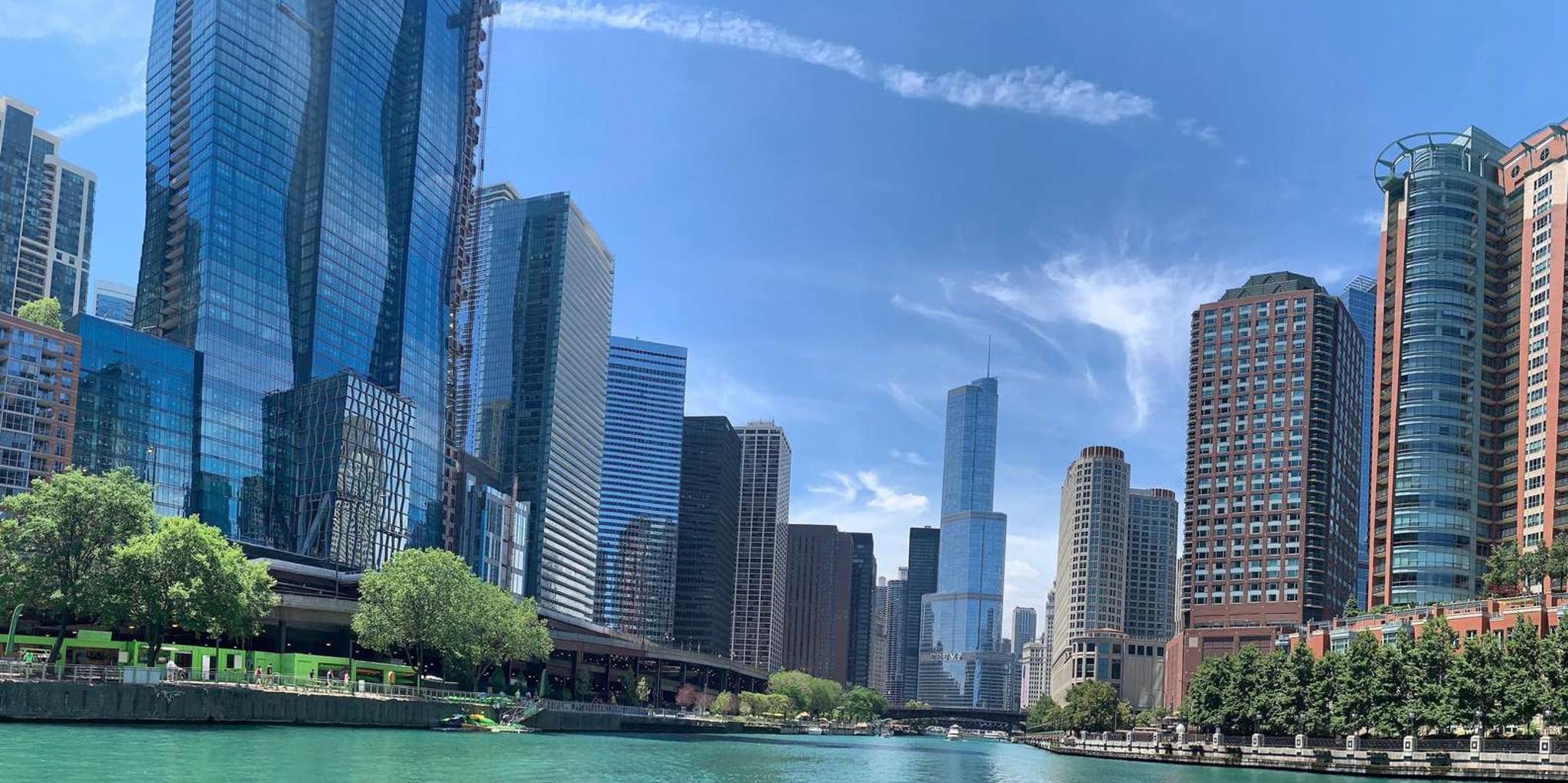 Chicago Lake and River Architecture Cruise - Image 6