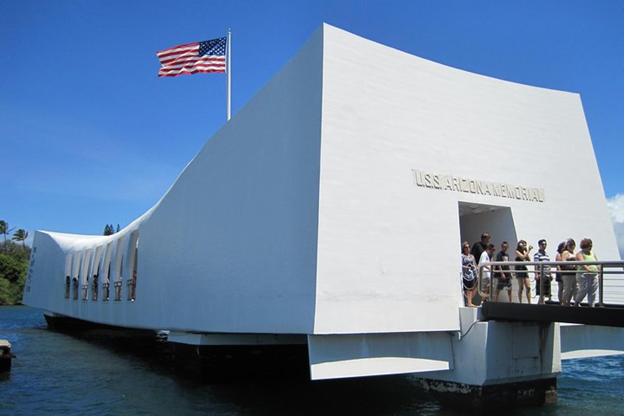 Honolulu Pearl Harbor and City Tour - Image 3