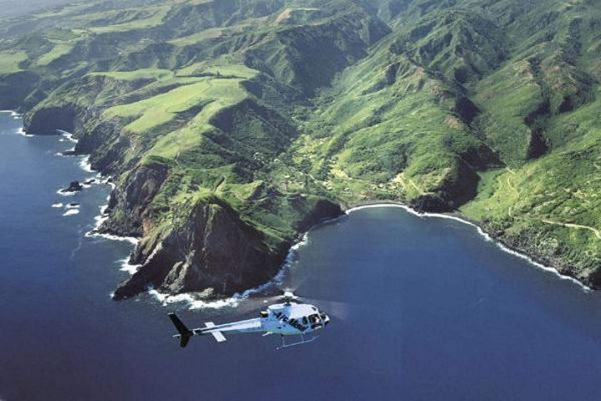 Maui Helicopter Tour Over West Maui and Molokai - Image 3
