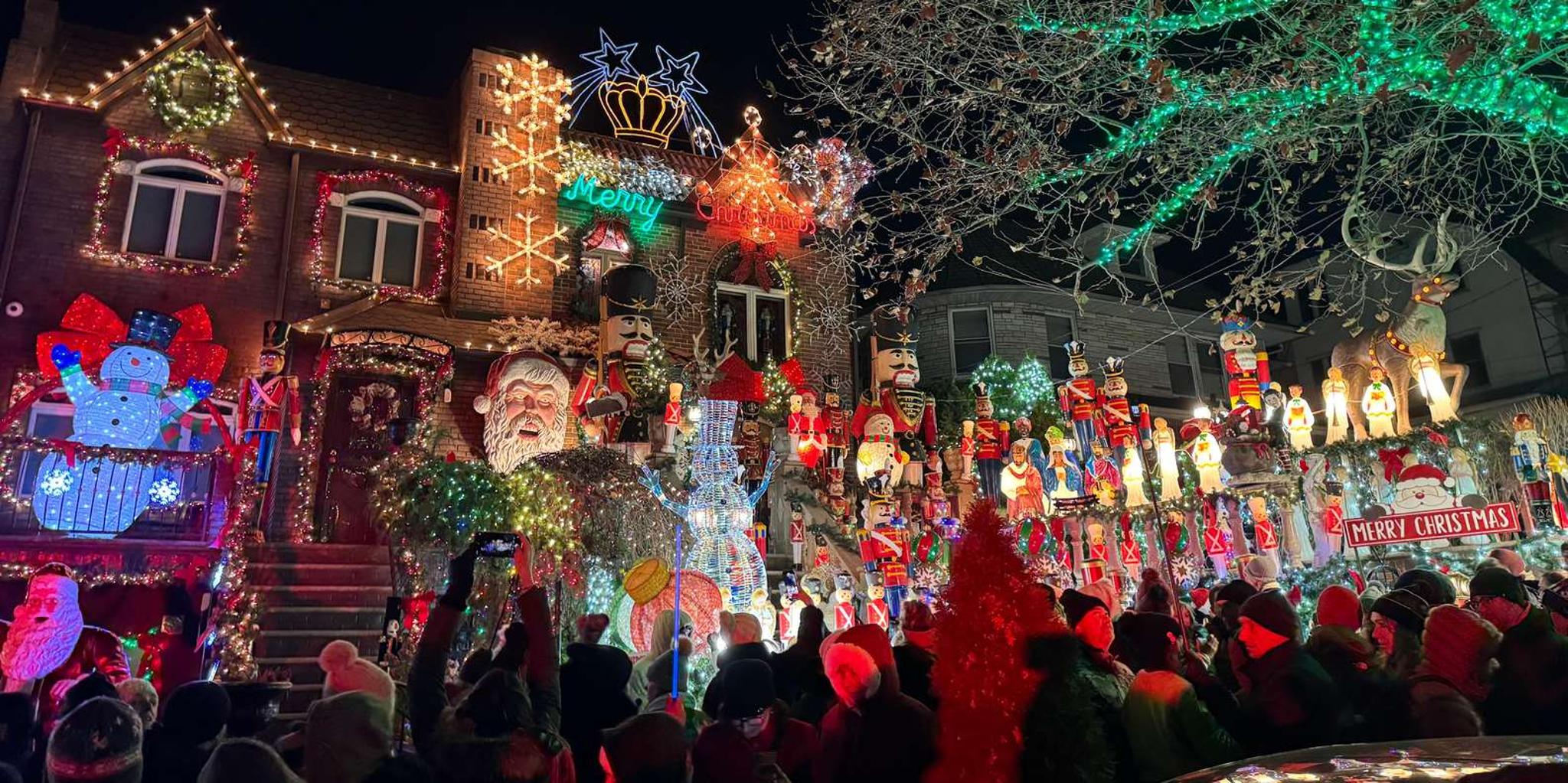 New York City Christmas Lights Bus Tour - Image 5