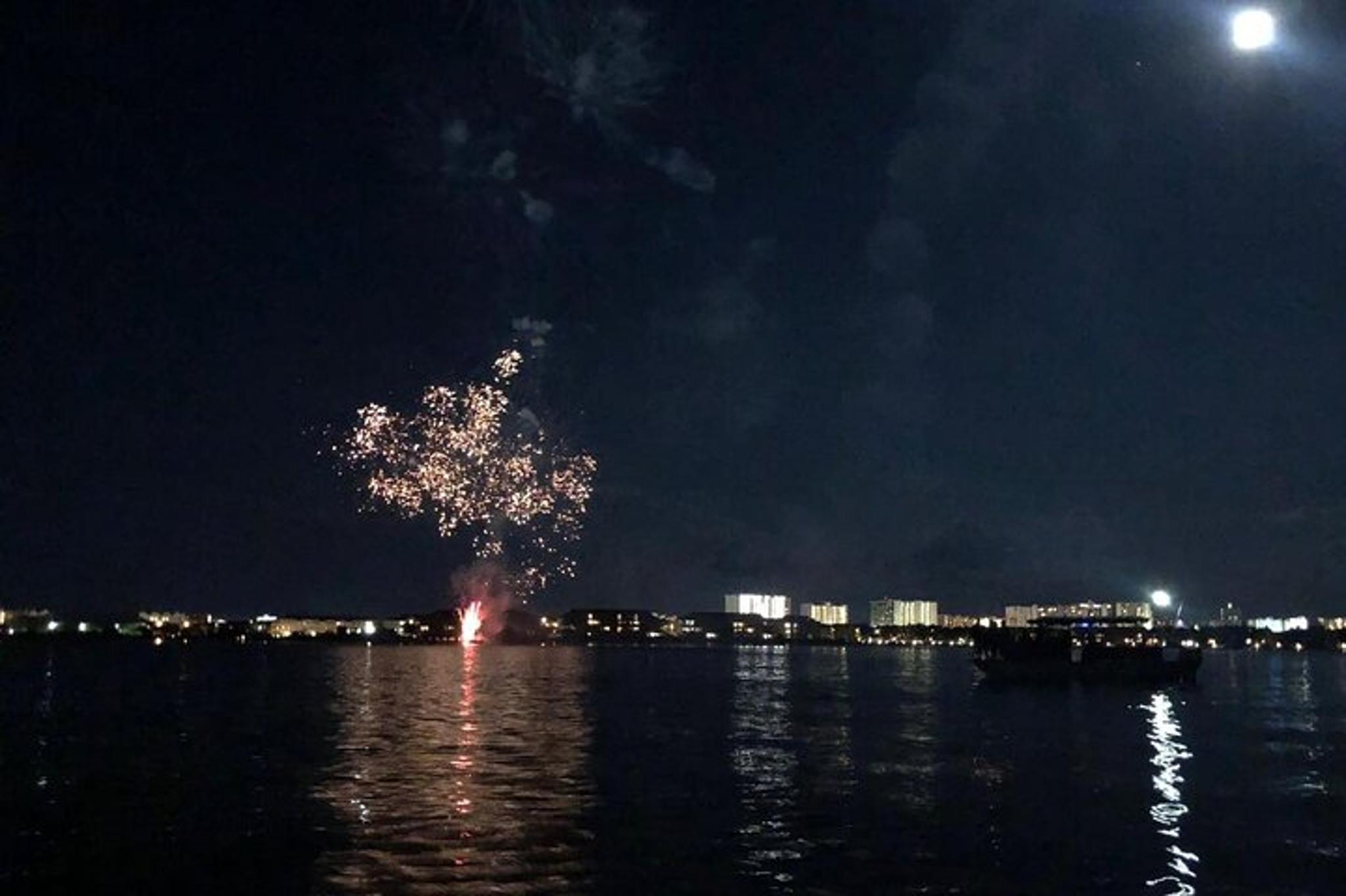 Ocean City Fireworks Boat Tour 90 min - Image 3