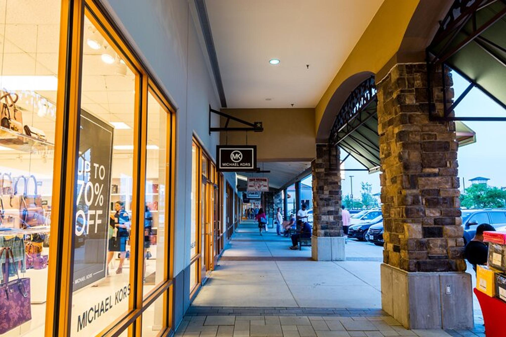 Dallas Shopping Tour to Allen Premium Outlets - Image 2