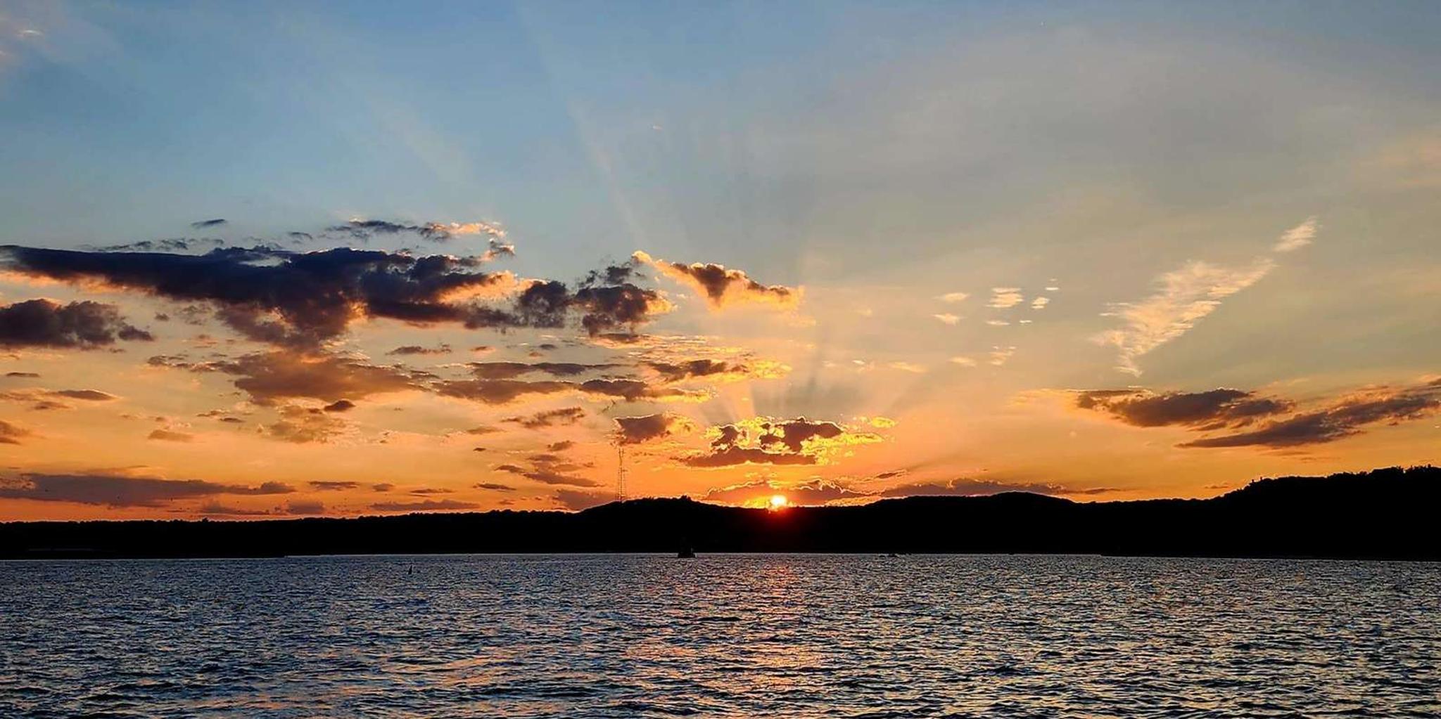 Austin Lake Travis Cruise with Captain 2 hr - Image 5