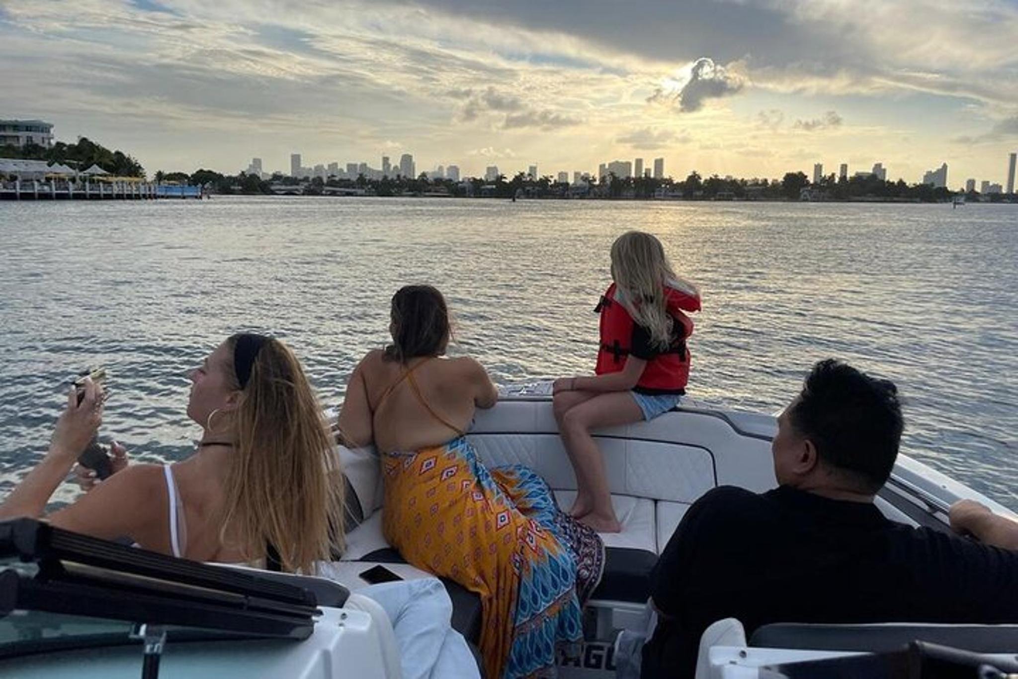 Miami Biscayne Bay Private Boat Experience - Image 2