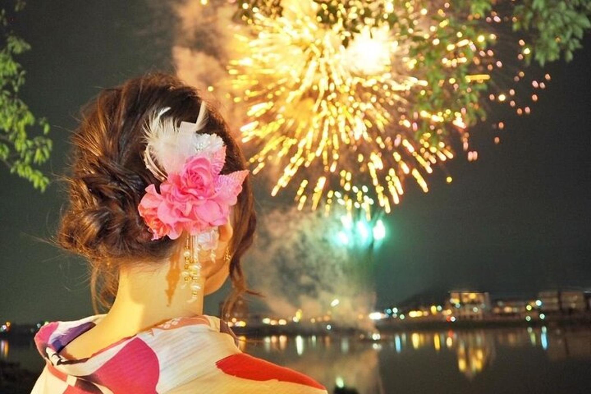 Miami NYE Yacht Party with Dinner and Fireworks - Image 4
