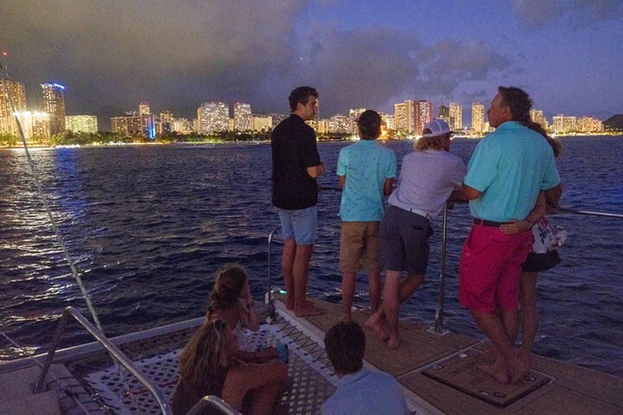 Honolulu Catamaran Fireworks Sail with Open Bar 1 hr - Image 3