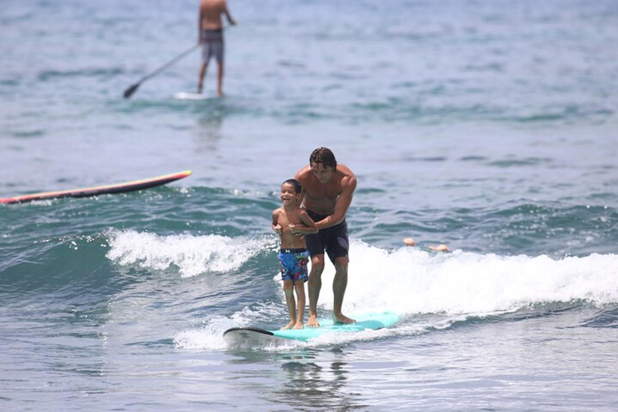 Kailua Kona Surf Lesson at Kahaluu Beach - Image 5