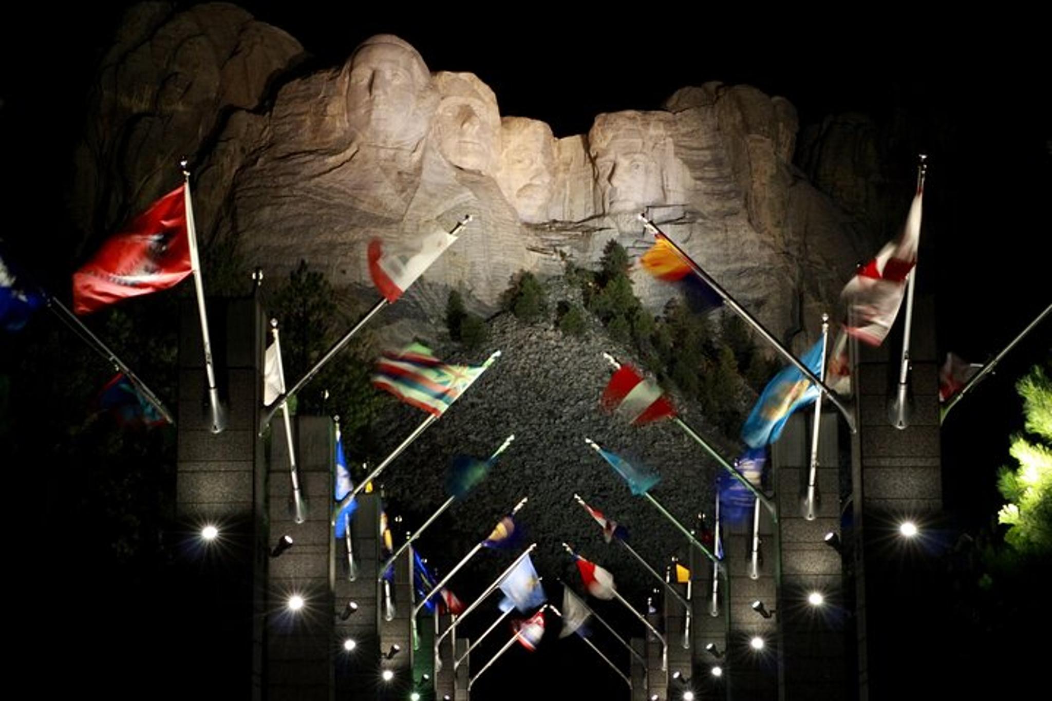 Mount Rushmore Night Ceremony Tour
