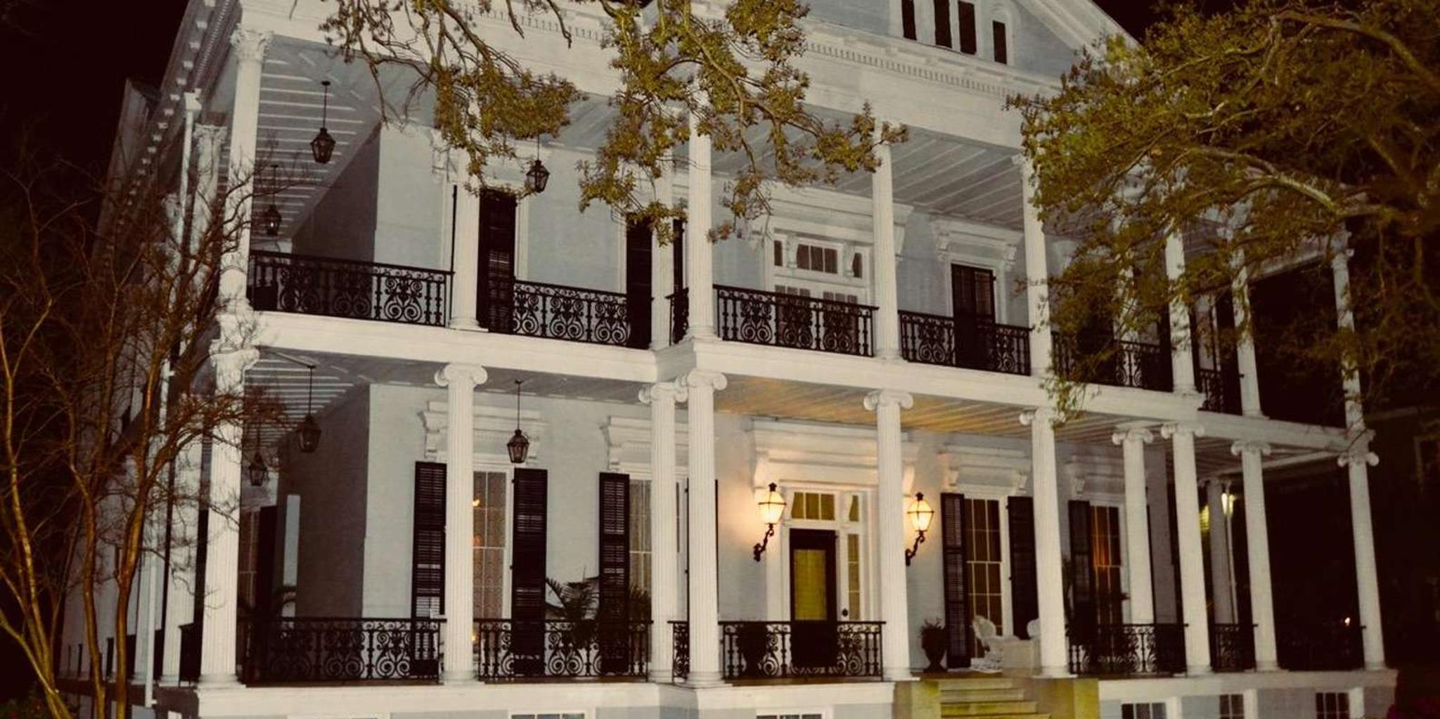New Orleans Garden District and Lafayette Cemetery Tour - Image 6