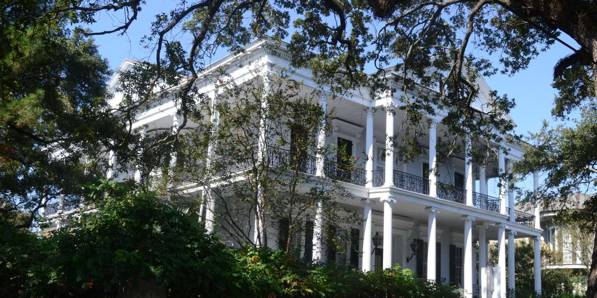 New Orleans French Quarter and Garden District Bike Tour - Image 3