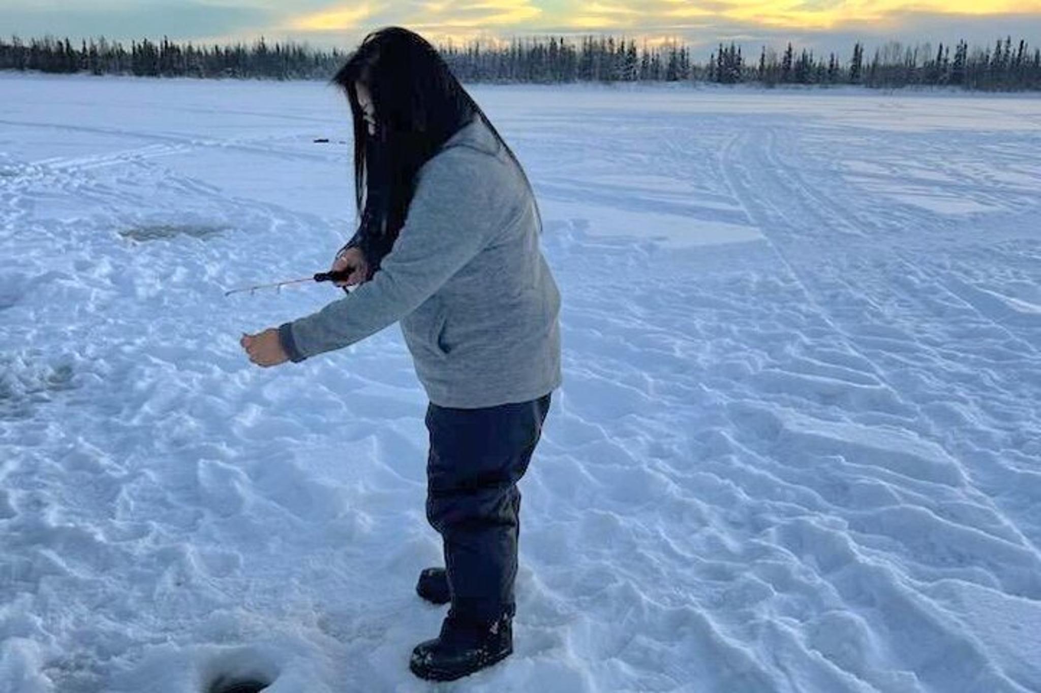 Fairbanks Ice Fishing Experience 3 hr - Image 5