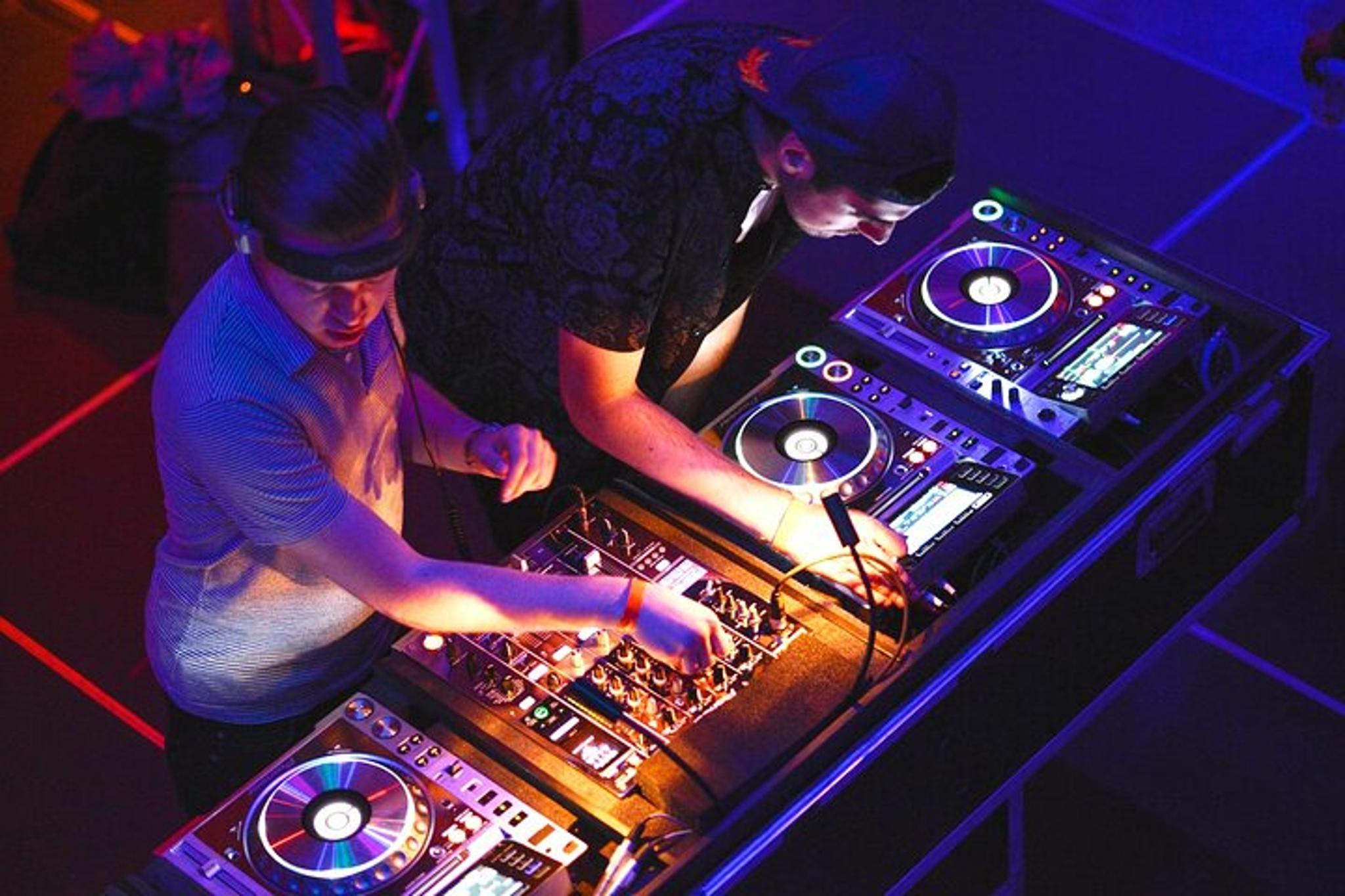 Philadelphia New Year's Eve Dinner Cruise - Image 6